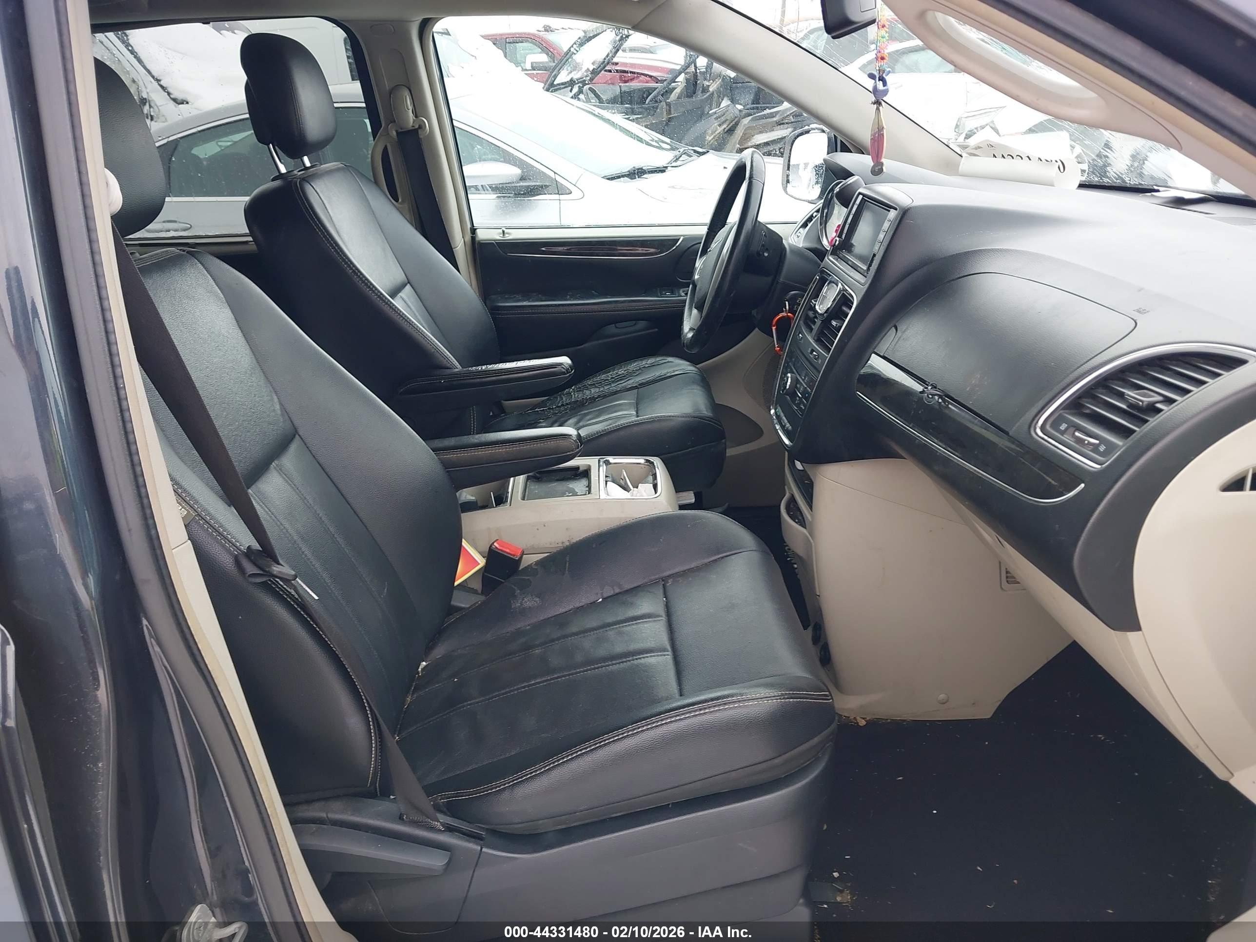 CHRYSLER TOWN image 5
