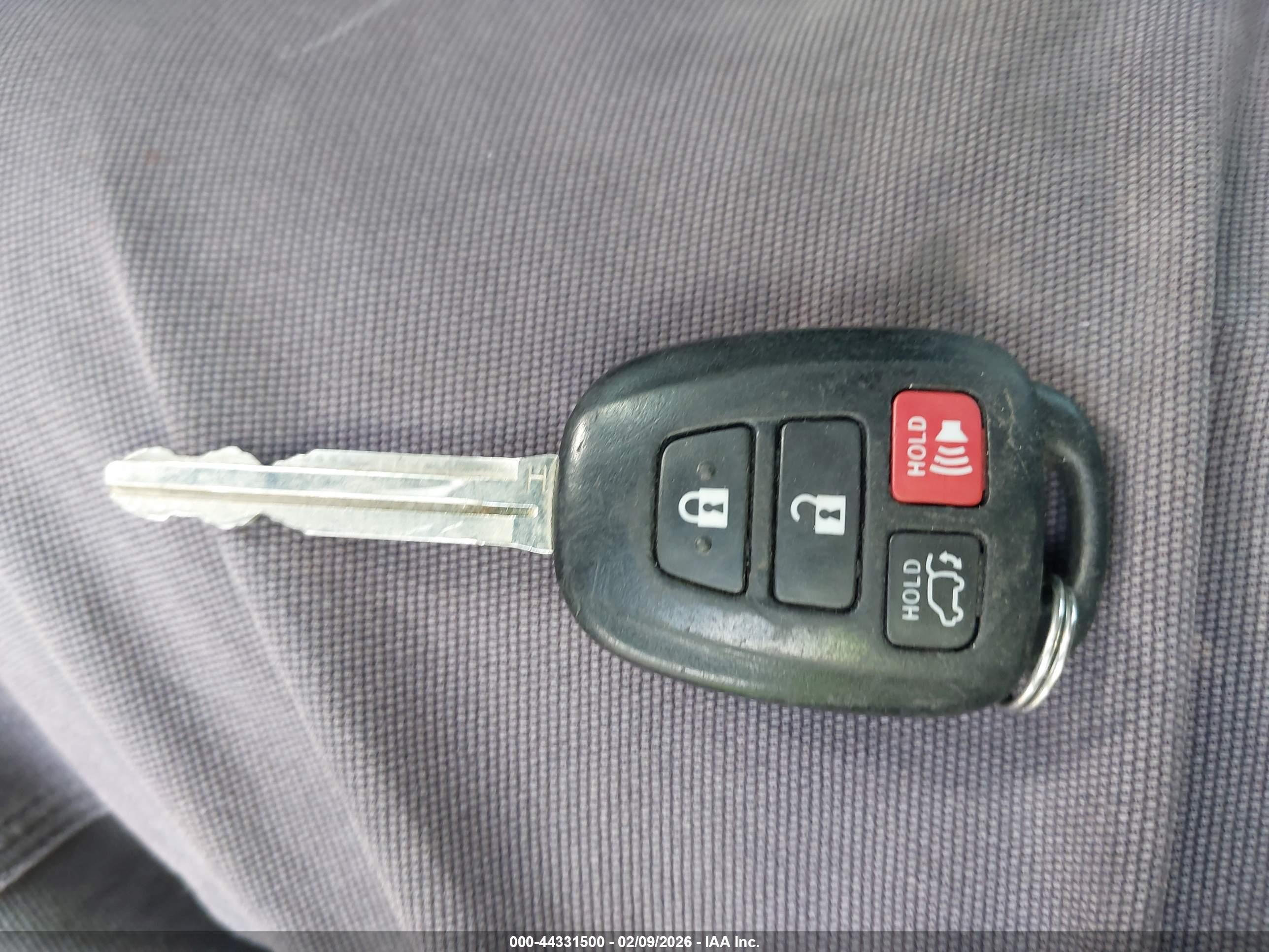 TOYOTA RAV4 image 11