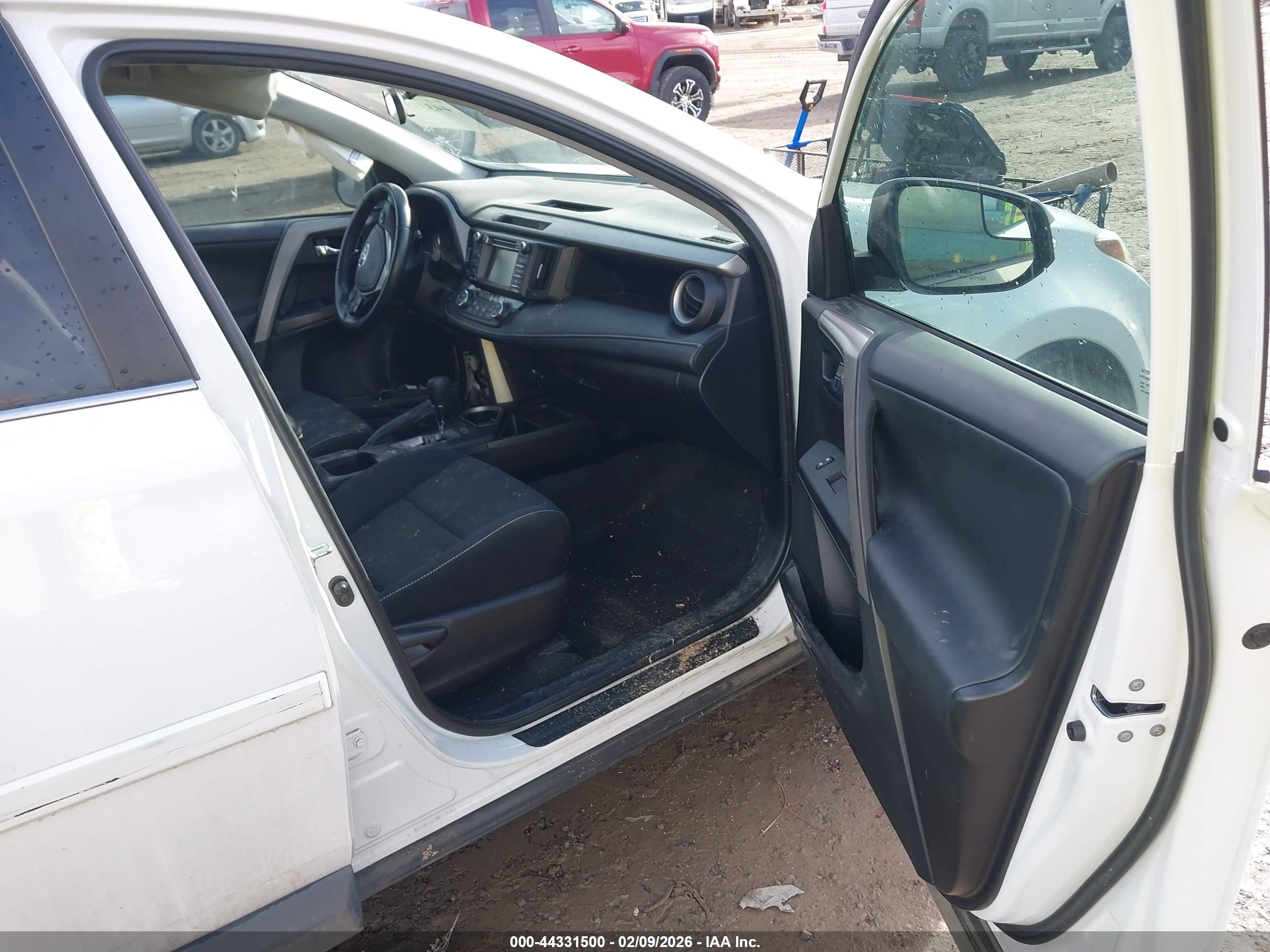 TOYOTA RAV4 image 5