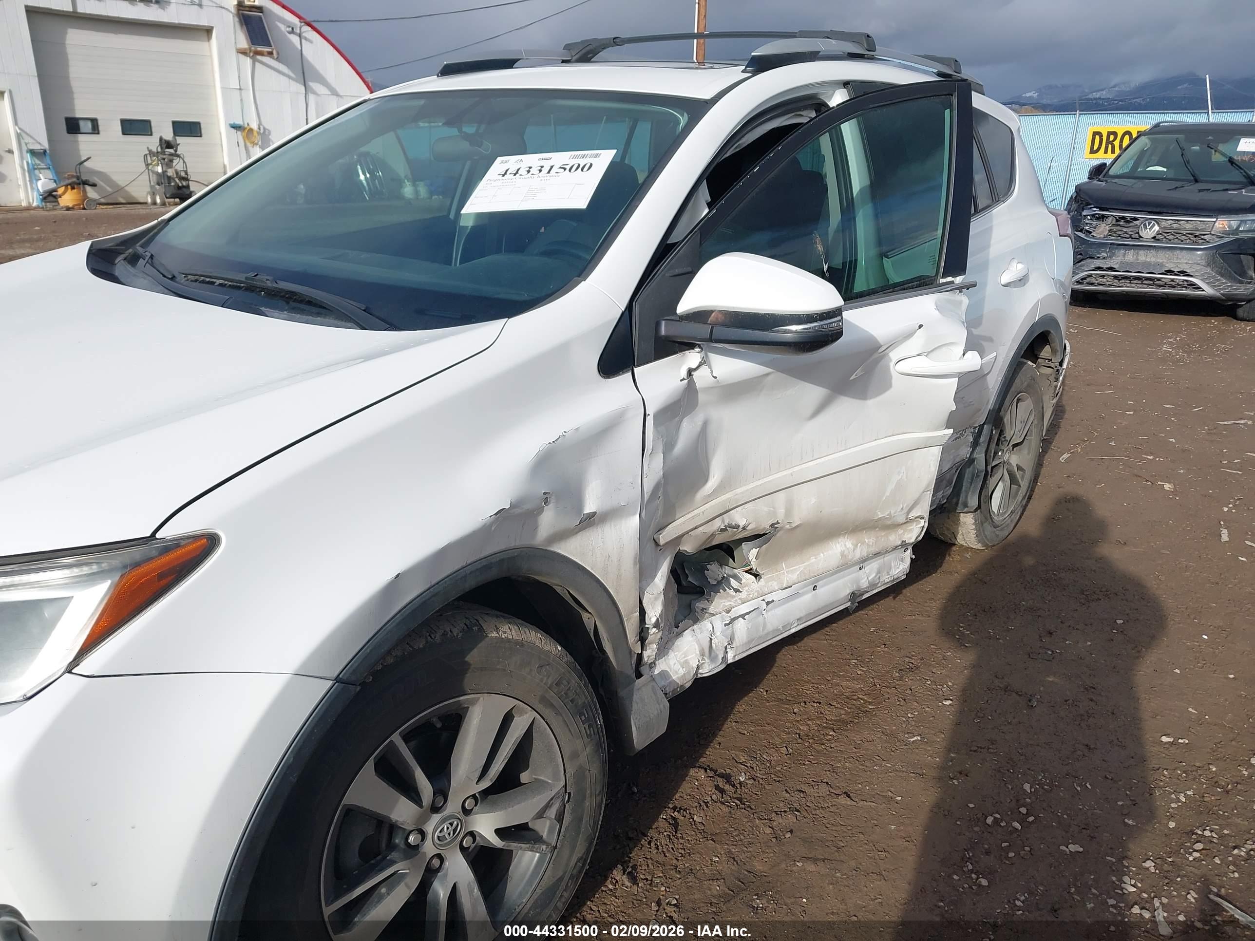 TOYOTA RAV4 image 6
