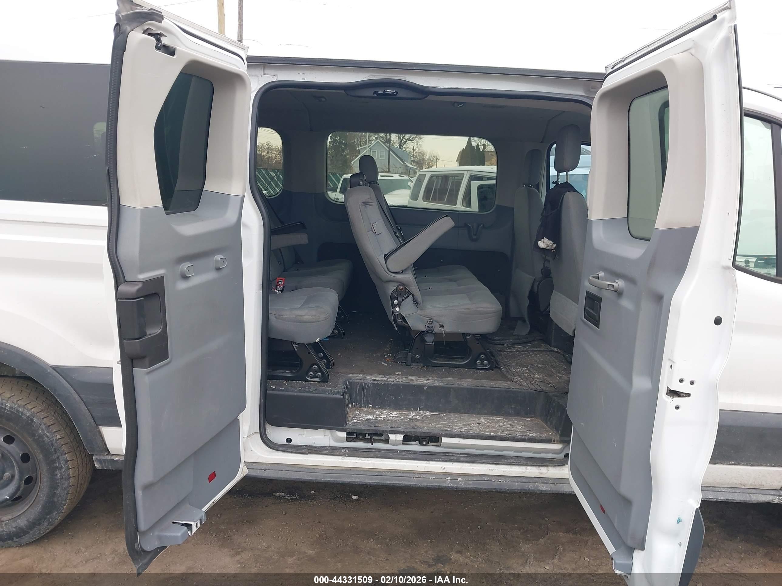 FORD TRANSIT-350 image 8
