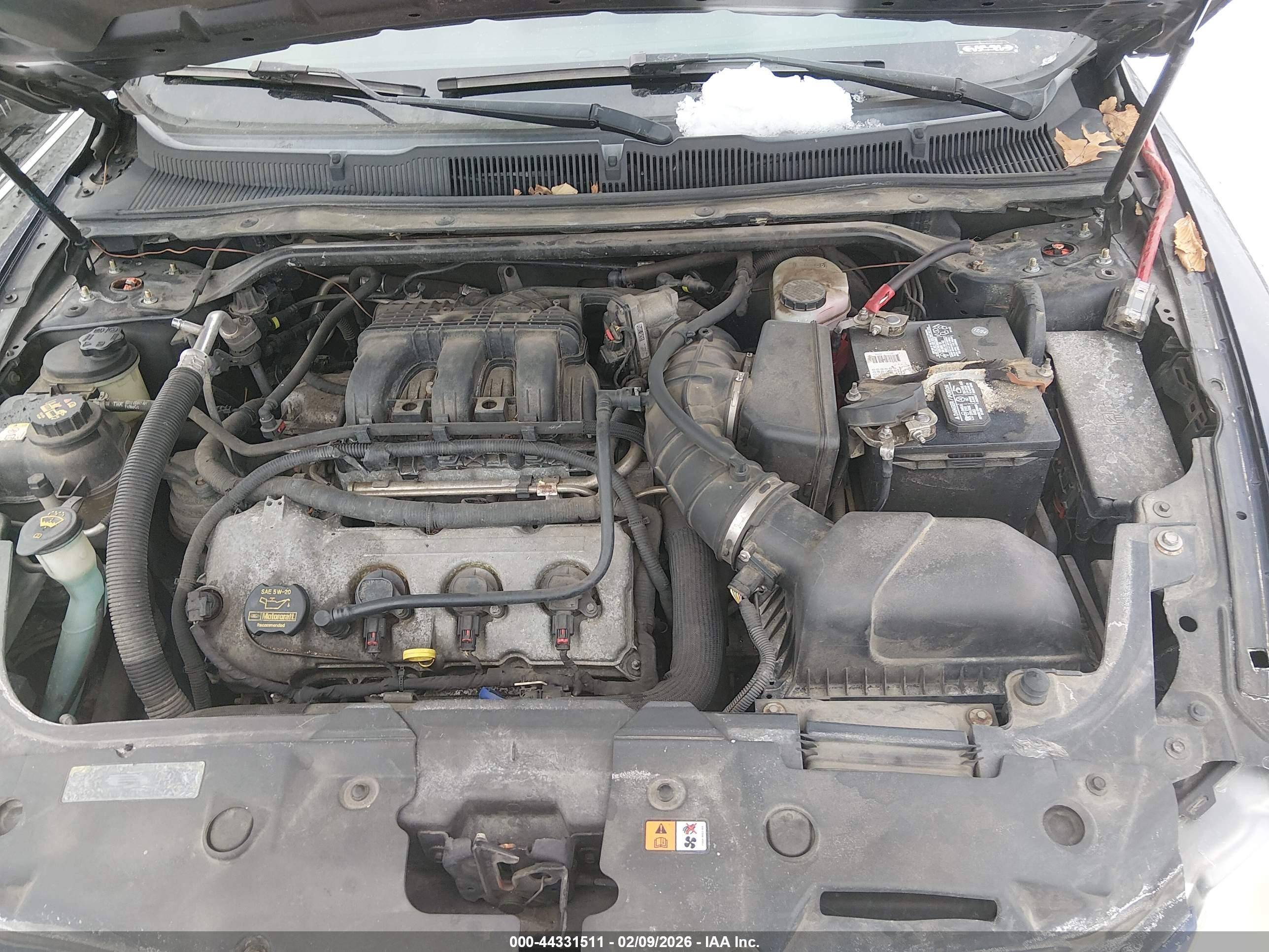 FORD TAURUS image 10
