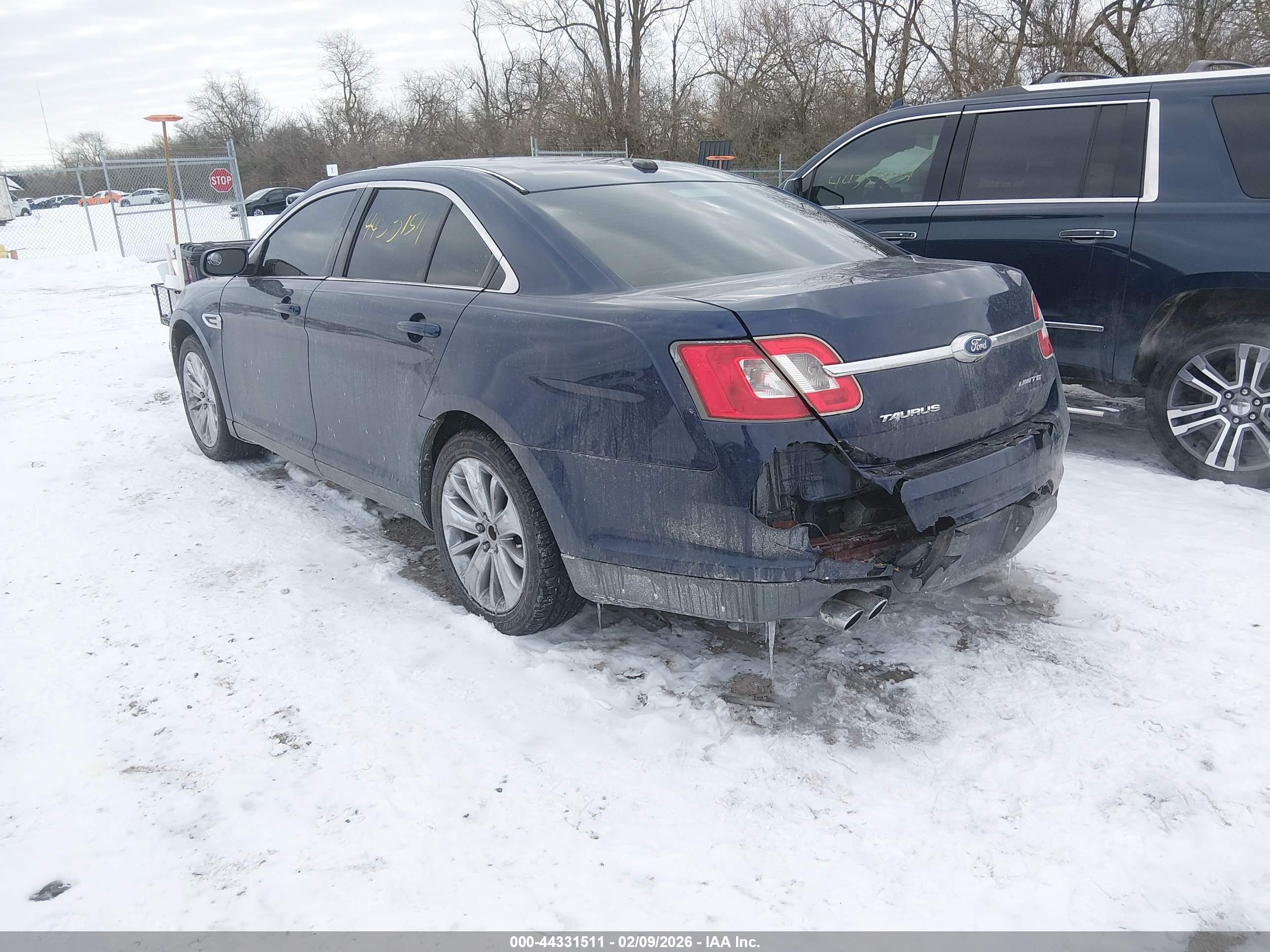 FORD TAURUS image 3