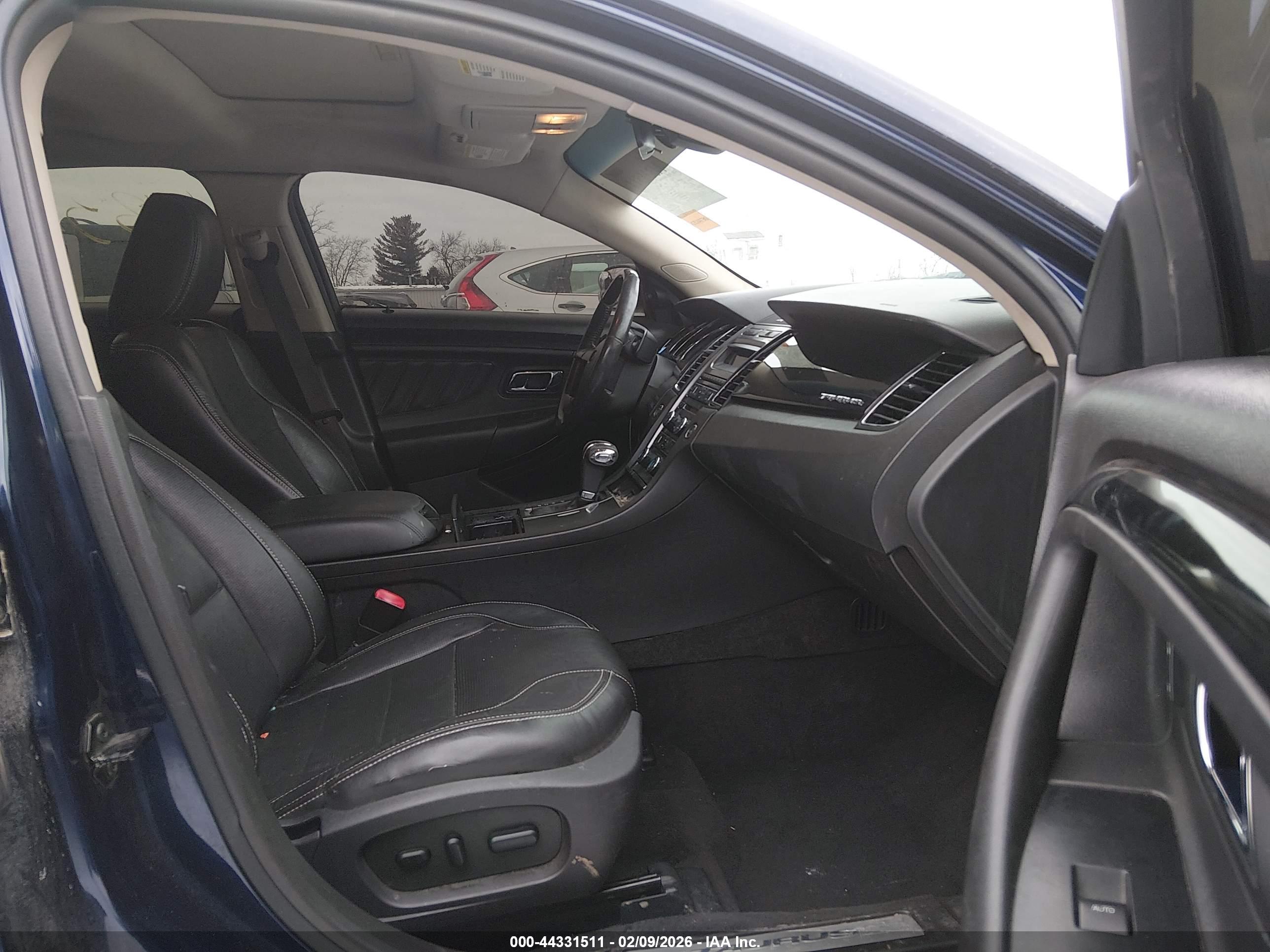 FORD TAURUS image 5