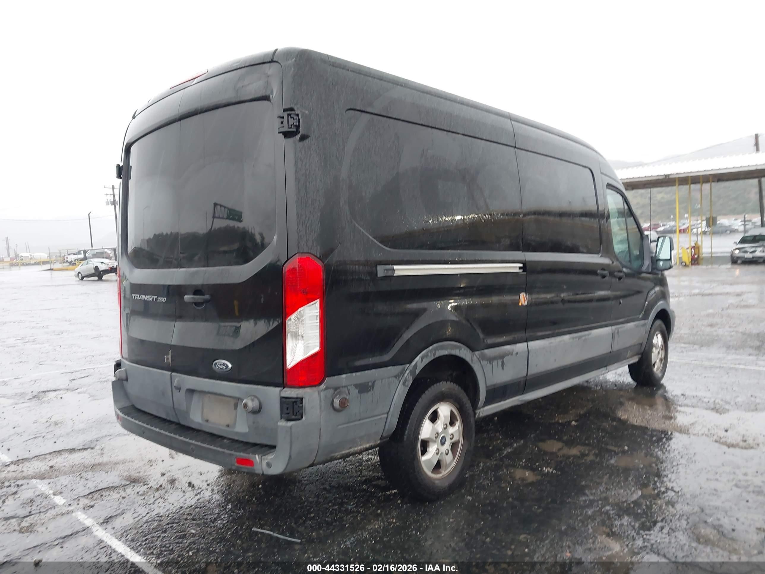 FORD TRANSIT-250 image 4