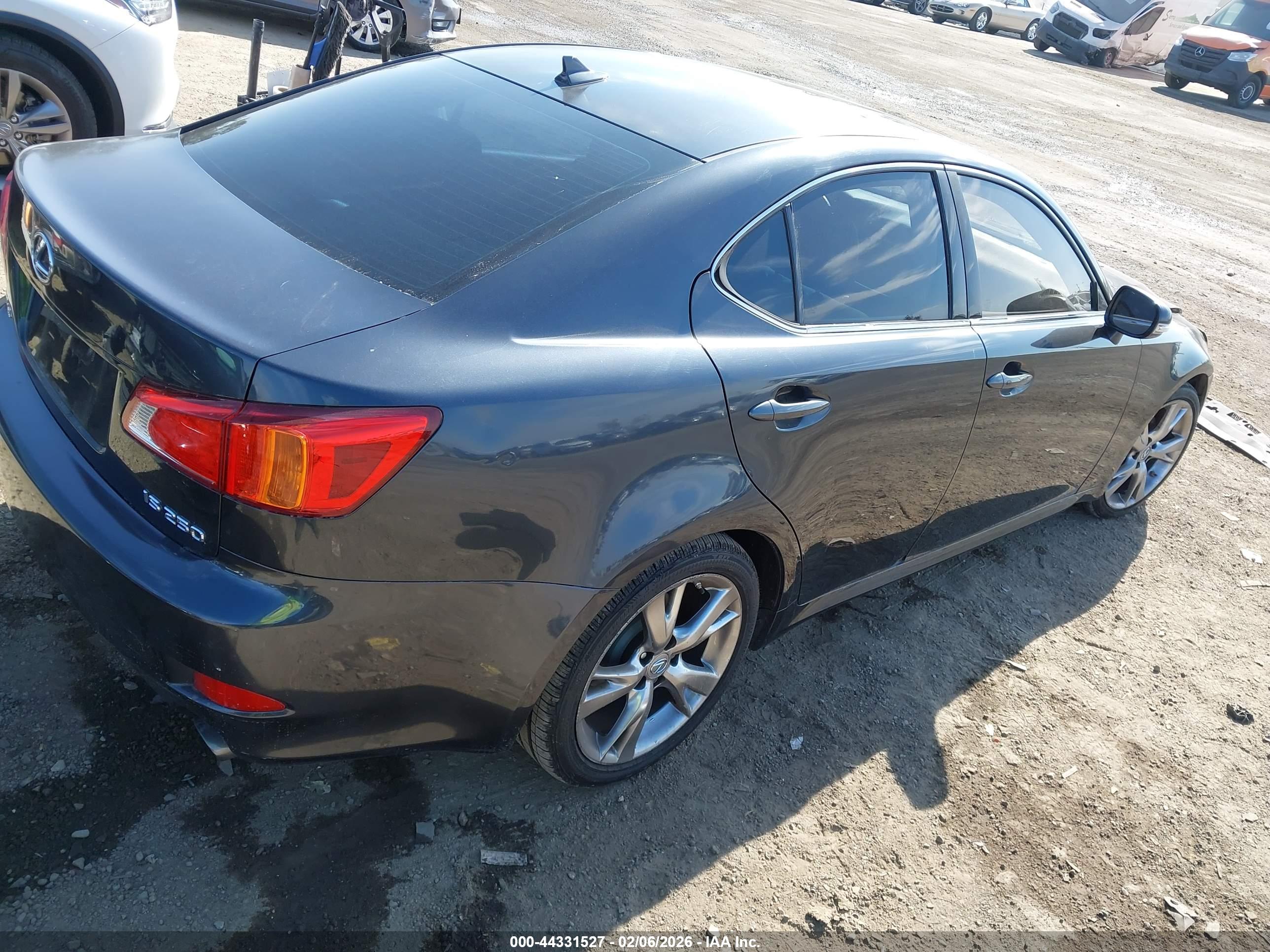 LEXUS IS image 4