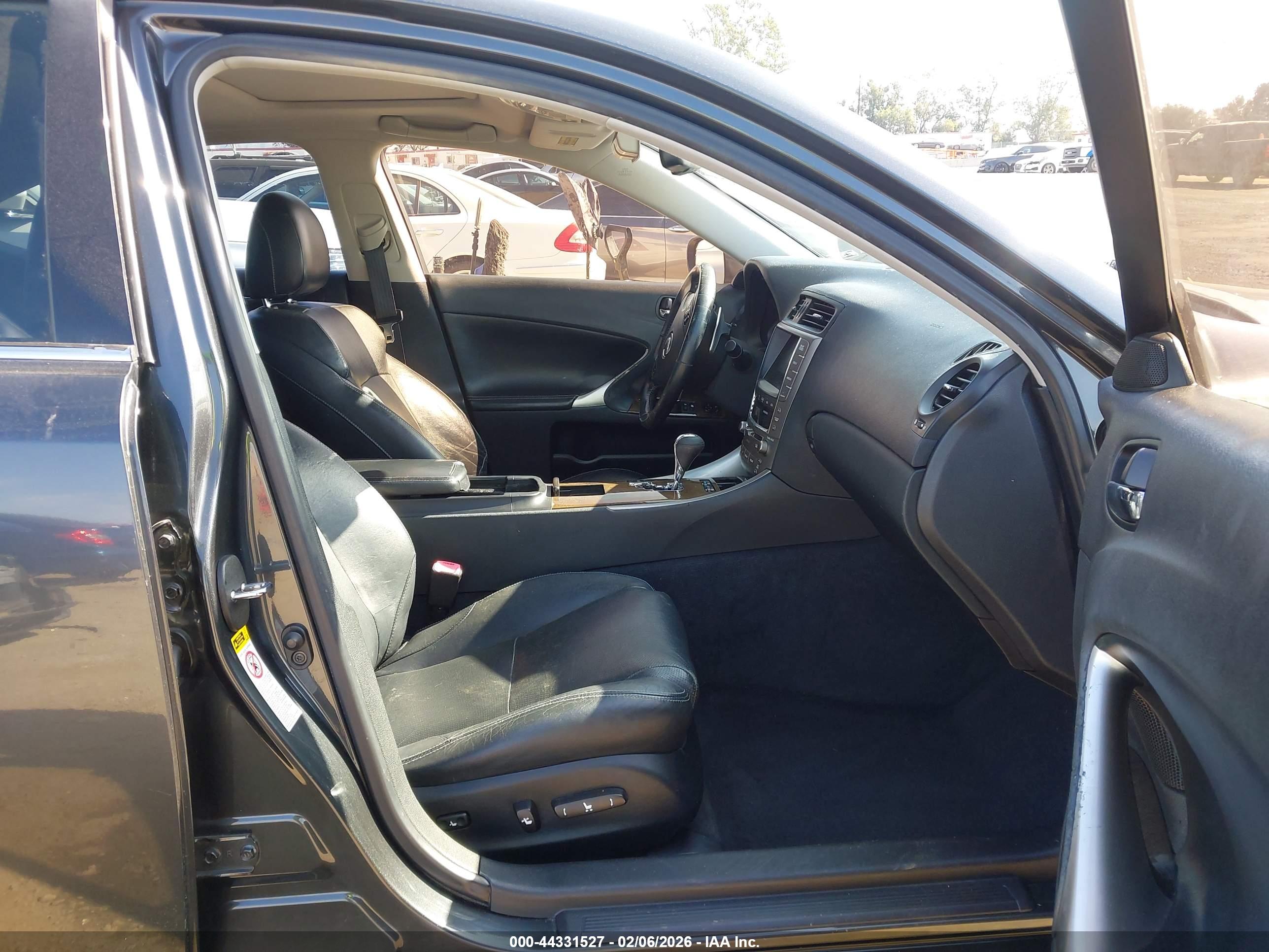 LEXUS IS image 5