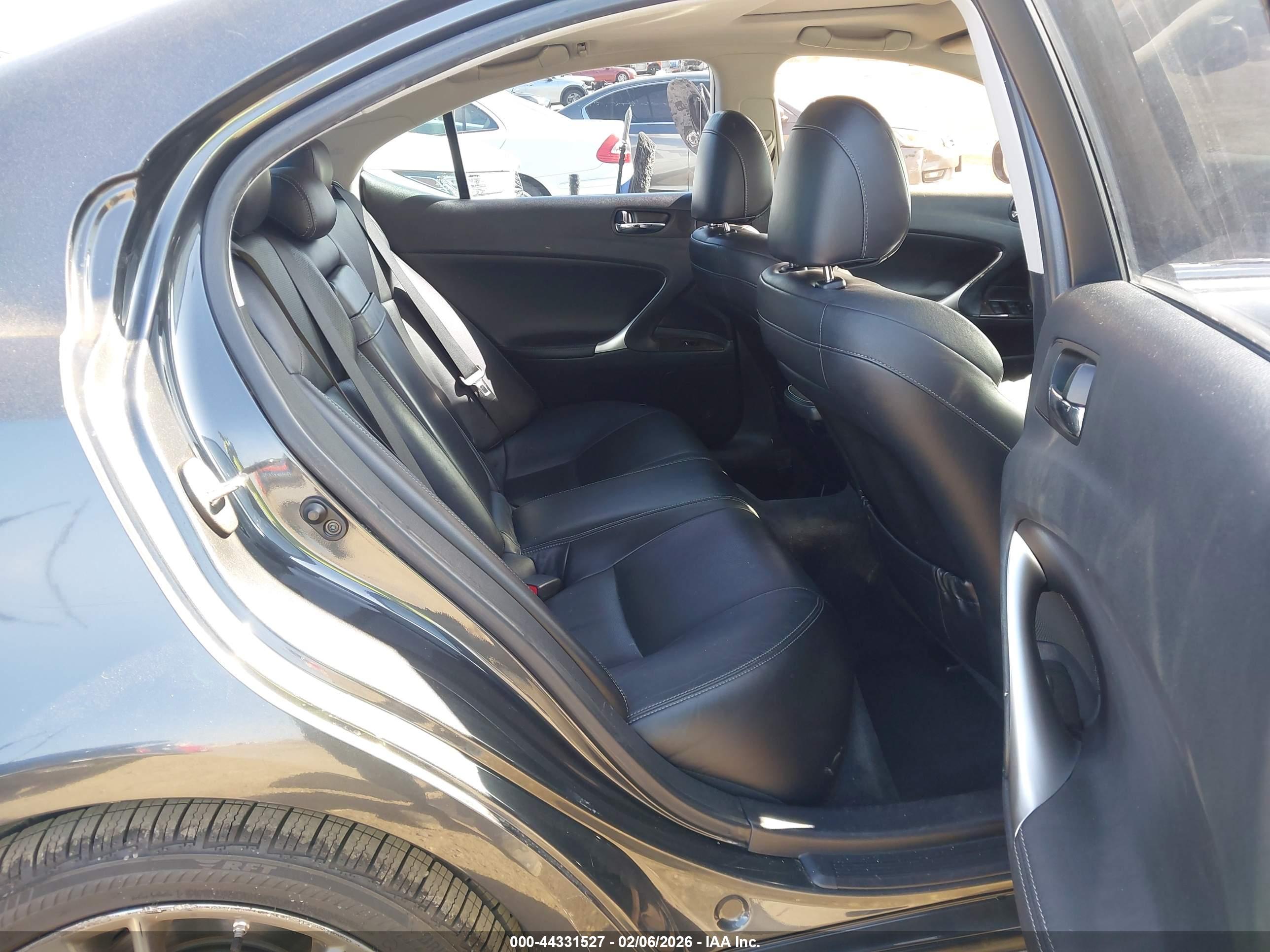 LEXUS IS image 8