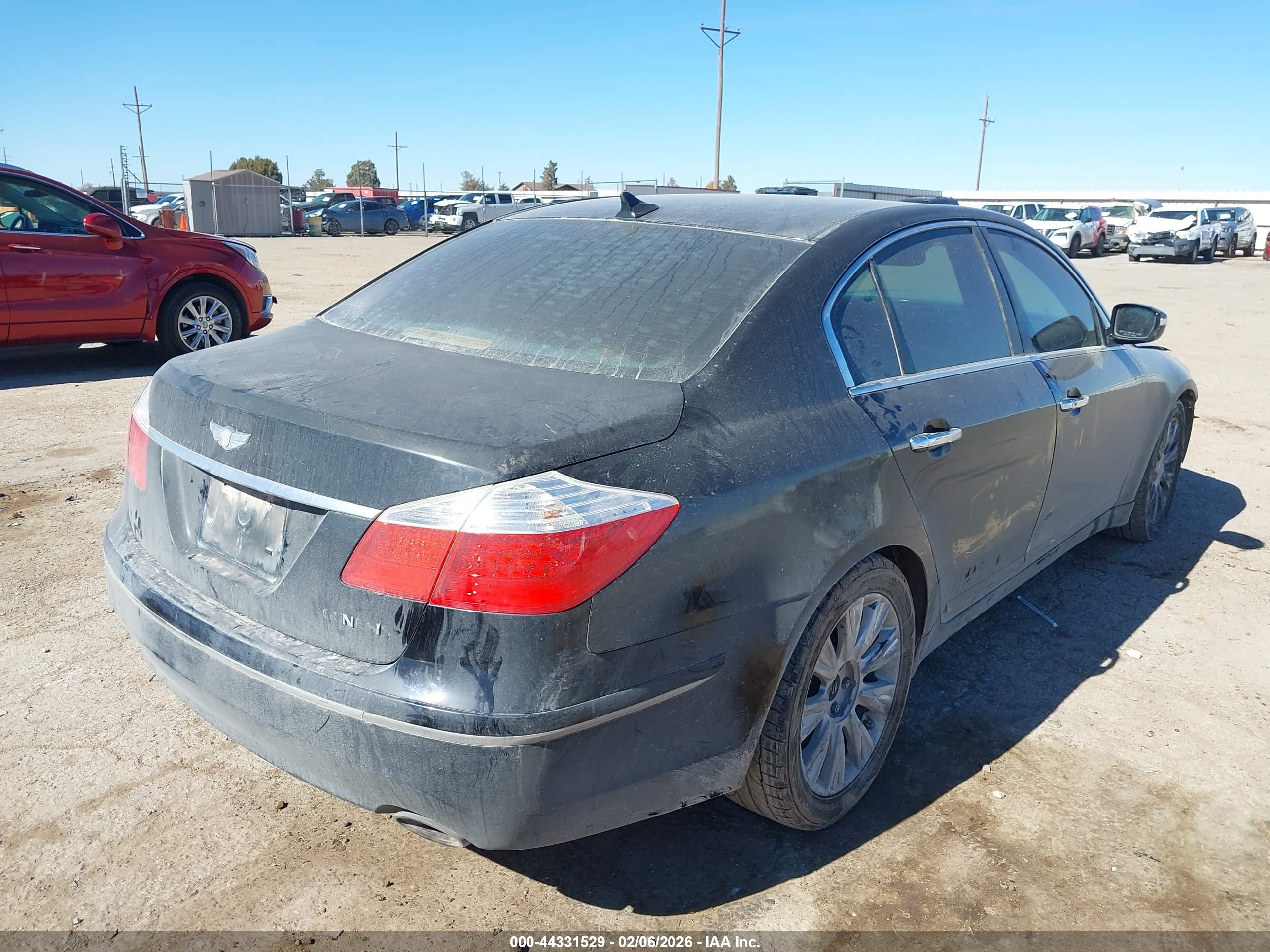 HYUNDAI GENESIS image 4