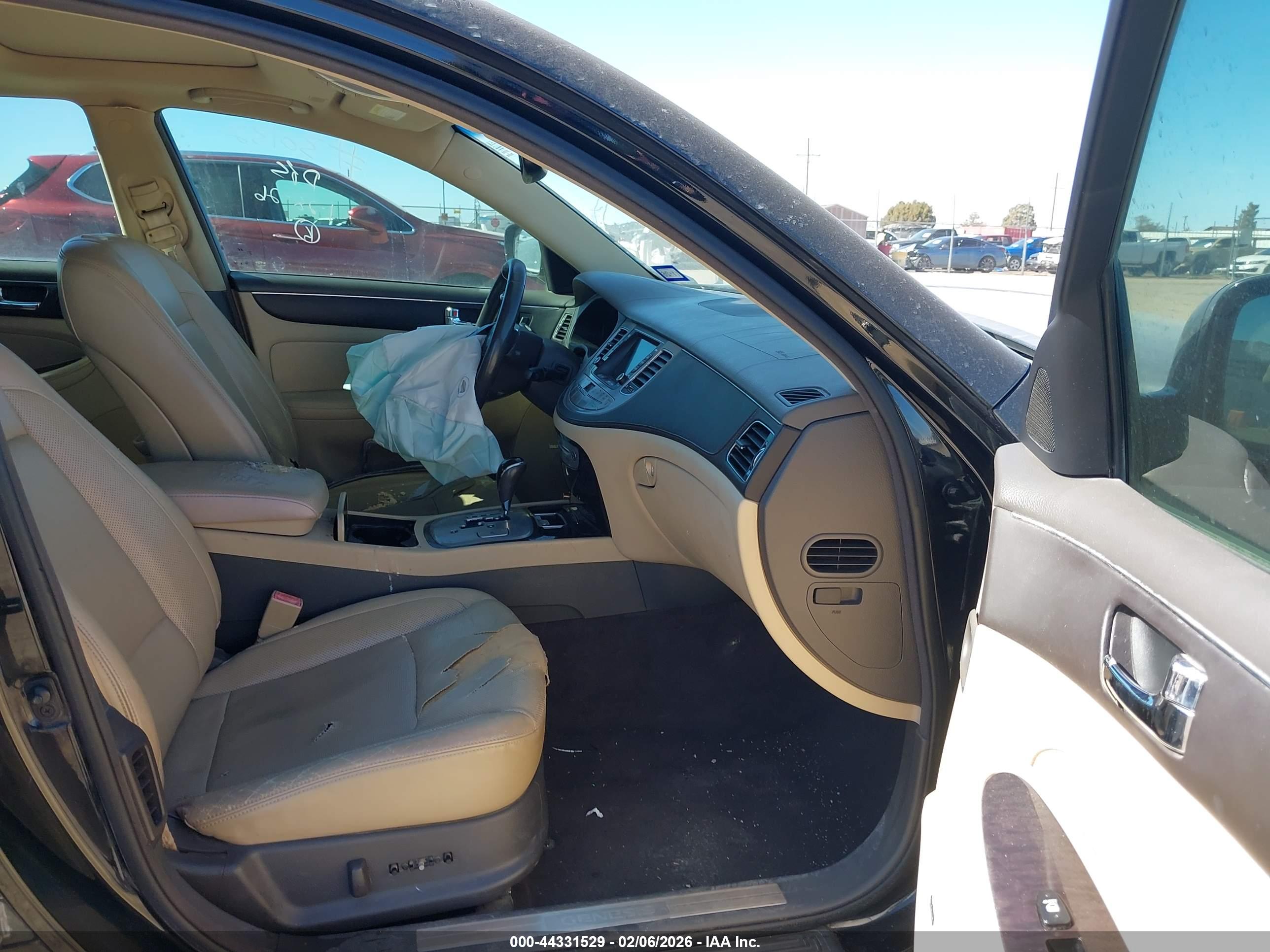 HYUNDAI GENESIS image 5