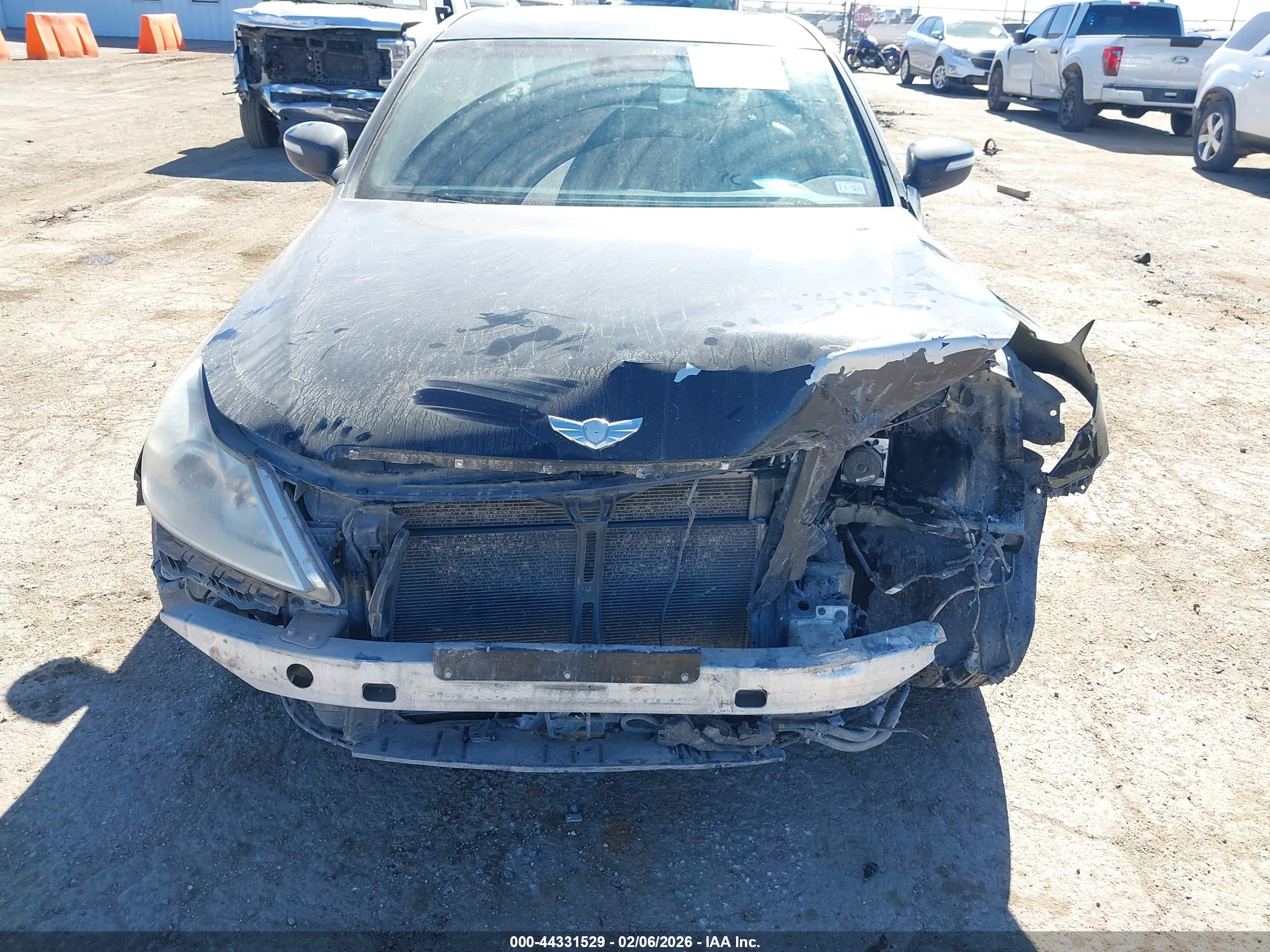 HYUNDAI GENESIS image 6