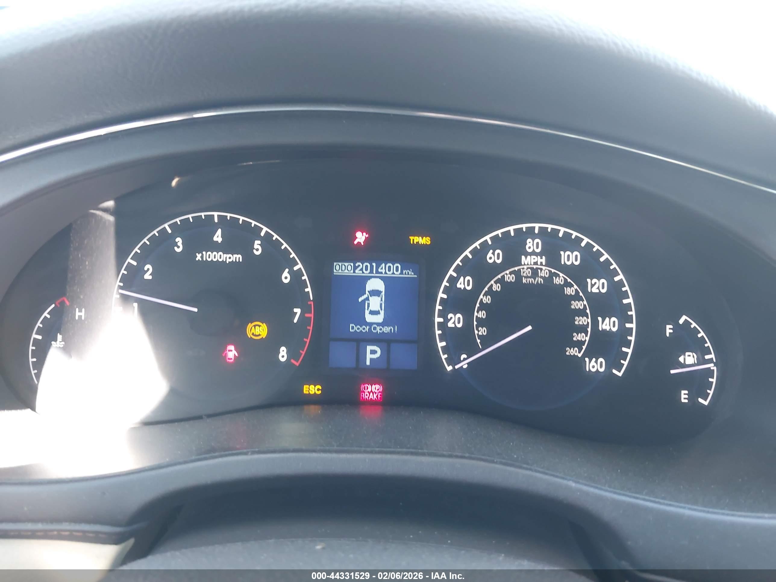 HYUNDAI GENESIS image 7