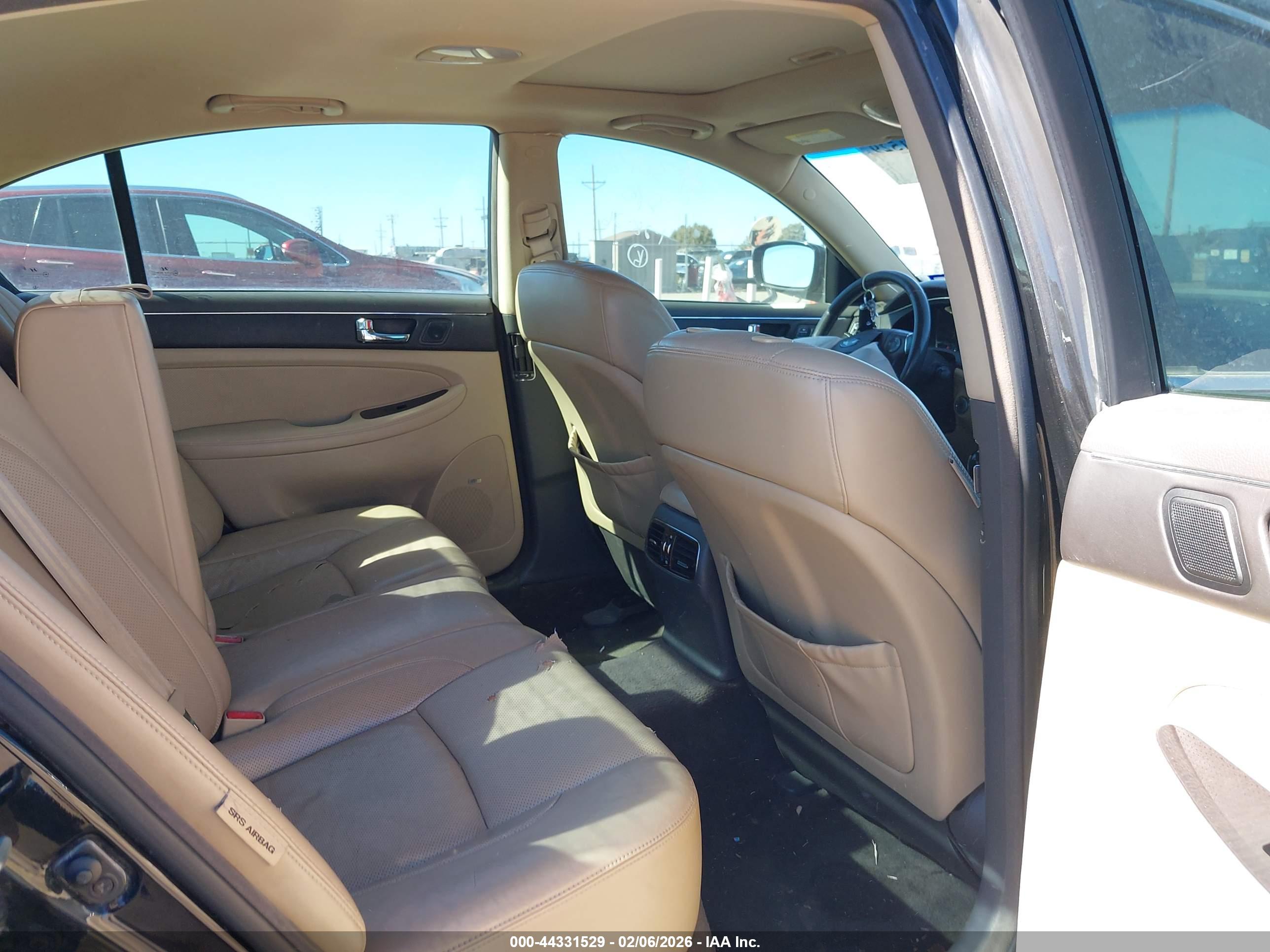 HYUNDAI GENESIS image 8