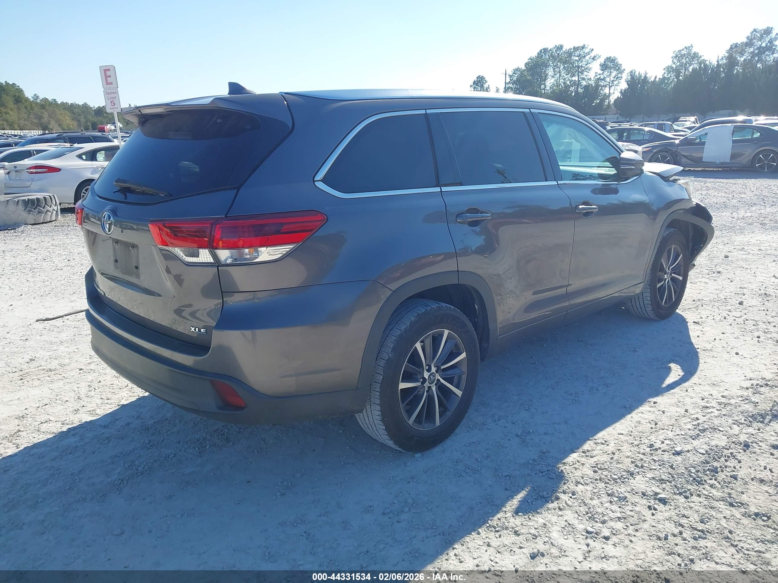 TOYOTA HIGHLANDER image 4