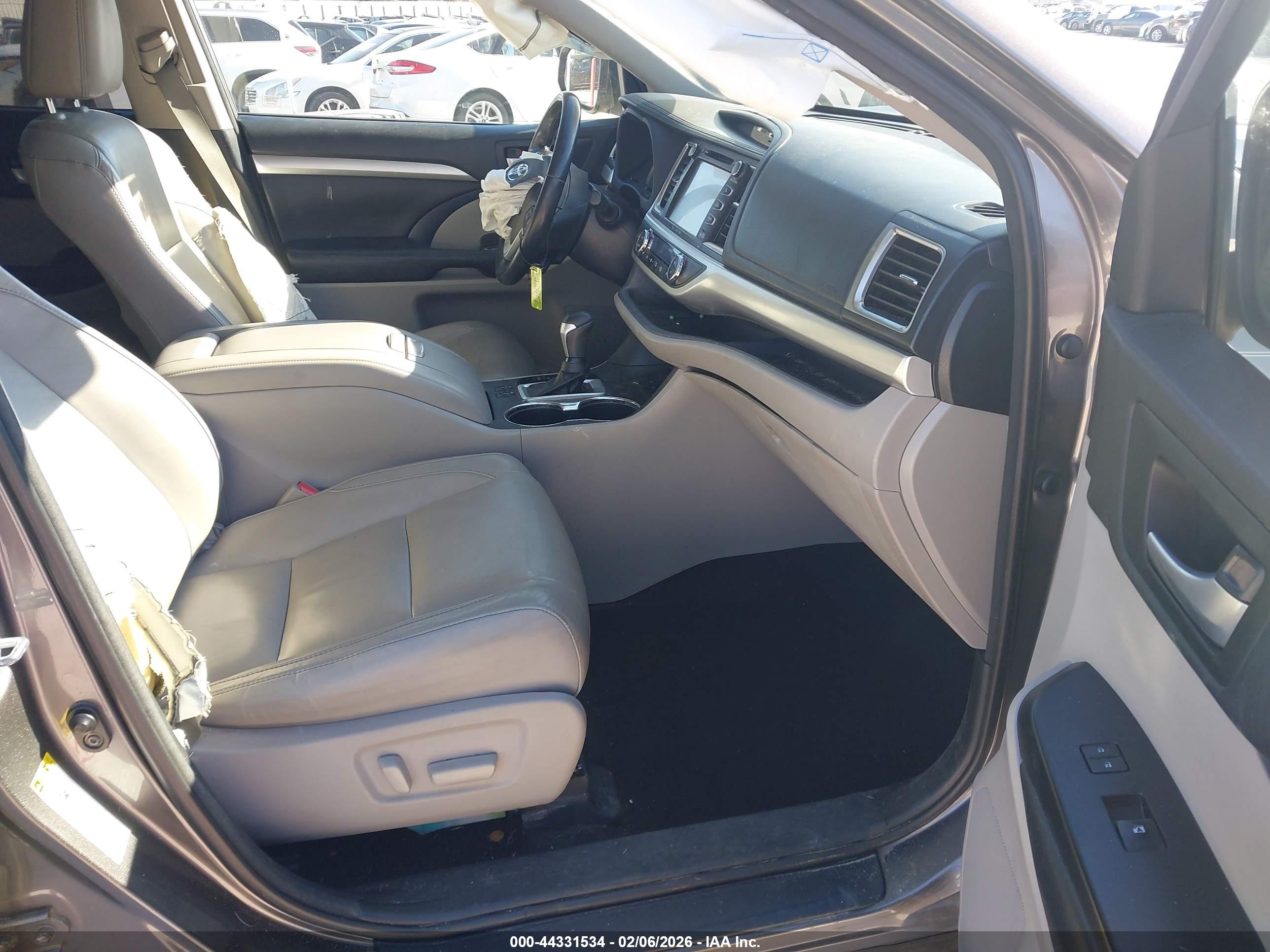 TOYOTA HIGHLANDER image 5