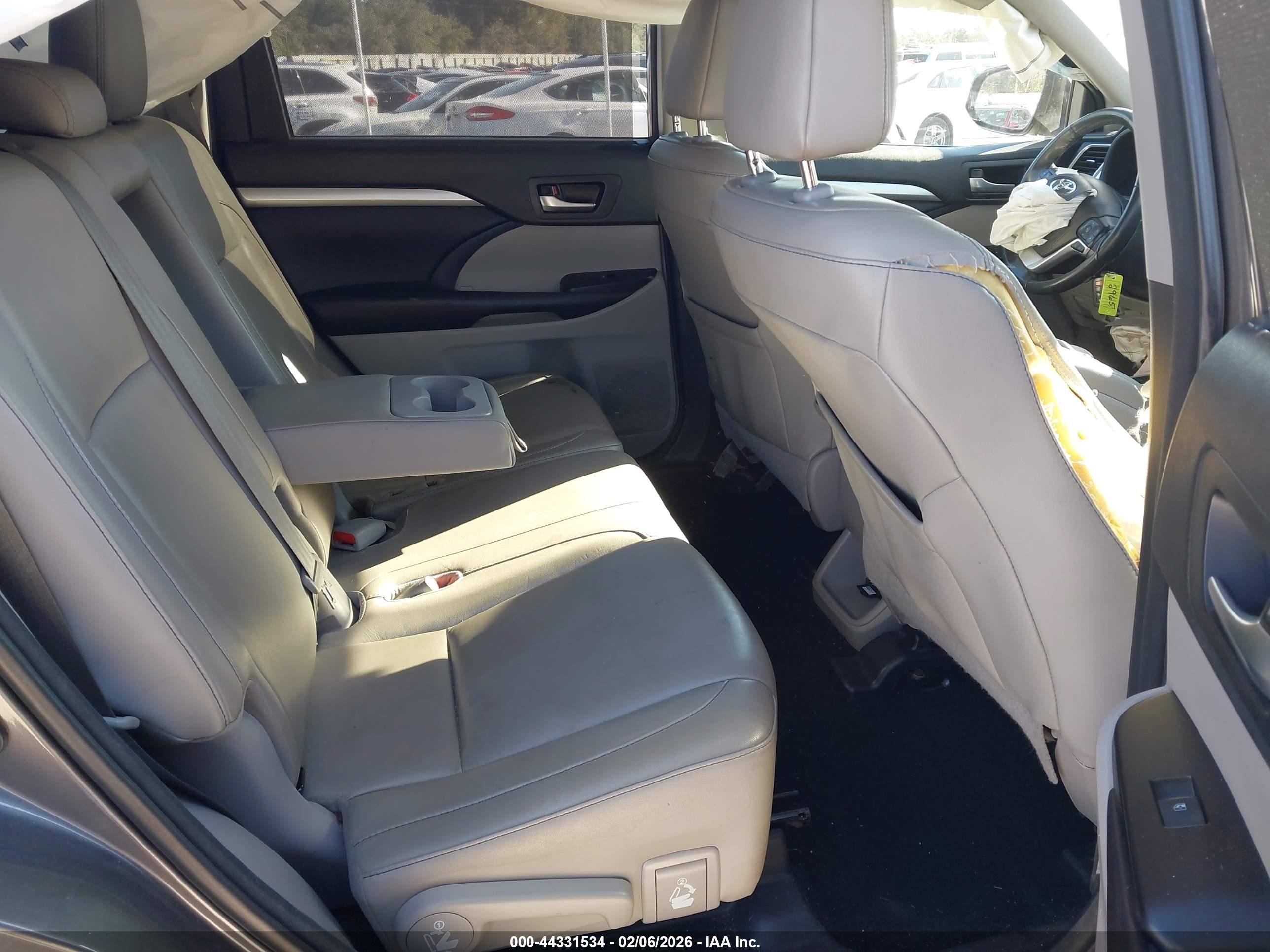 TOYOTA HIGHLANDER image 8
