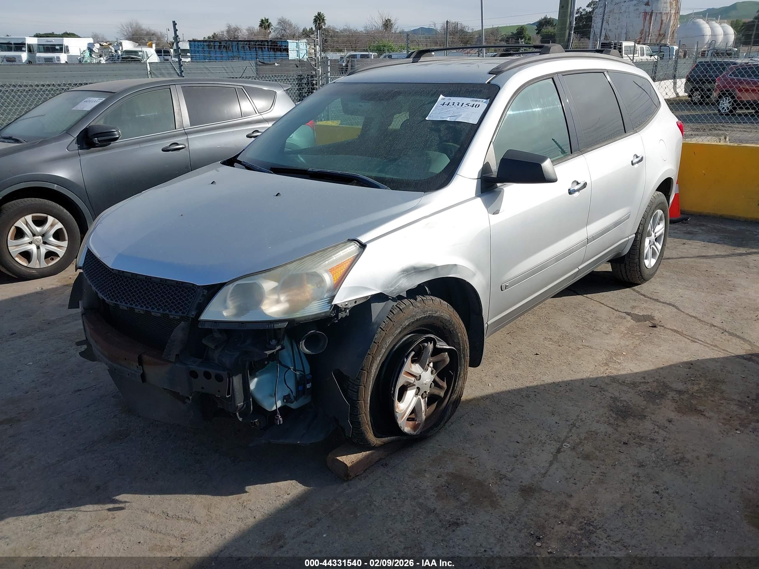 CHEVROLET TRAVERSE image 2