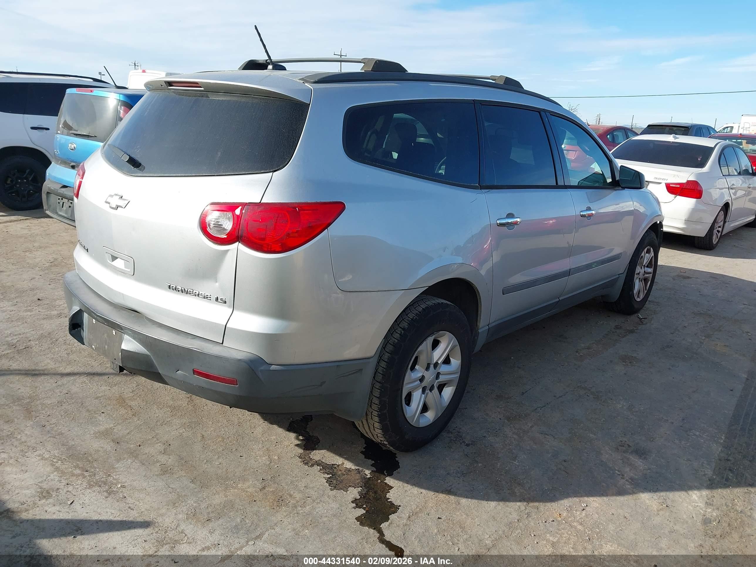 CHEVROLET TRAVERSE image 4