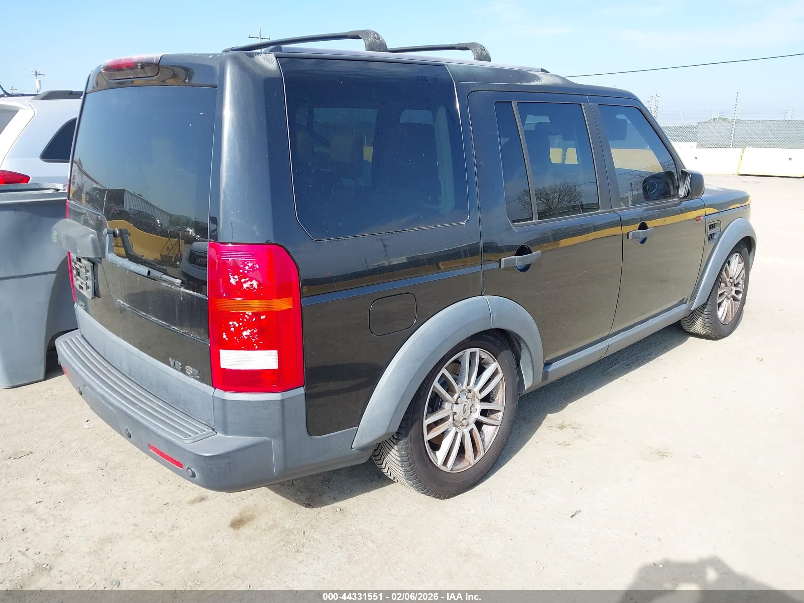 LAND ROVER image 4