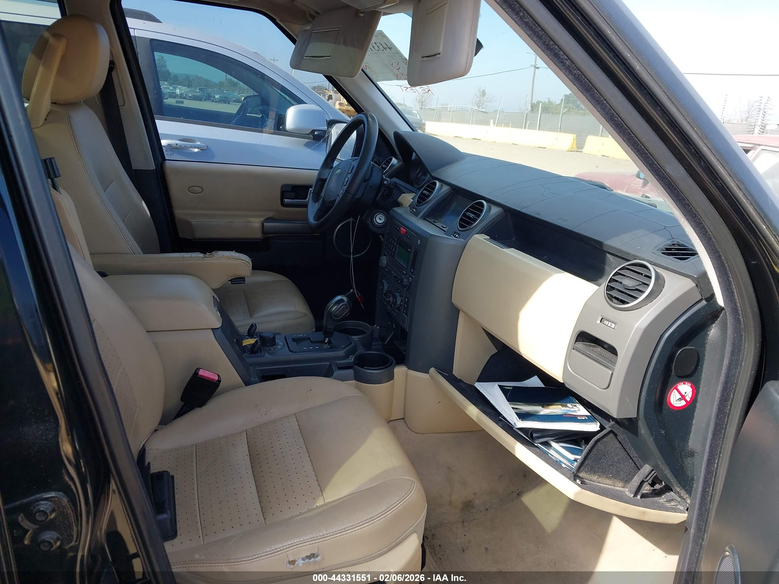 LAND ROVER image 5