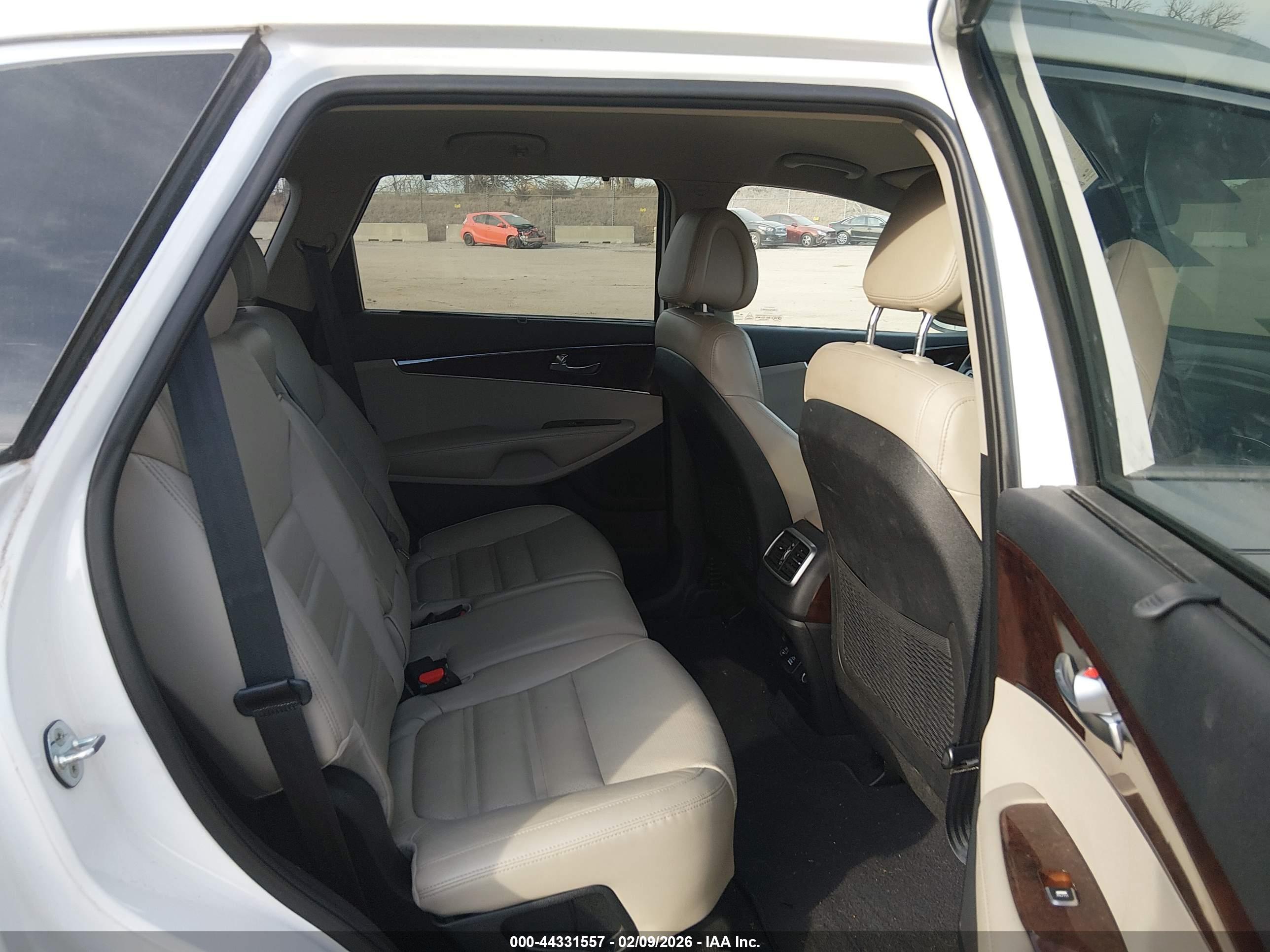 KIA SORENTO image 8