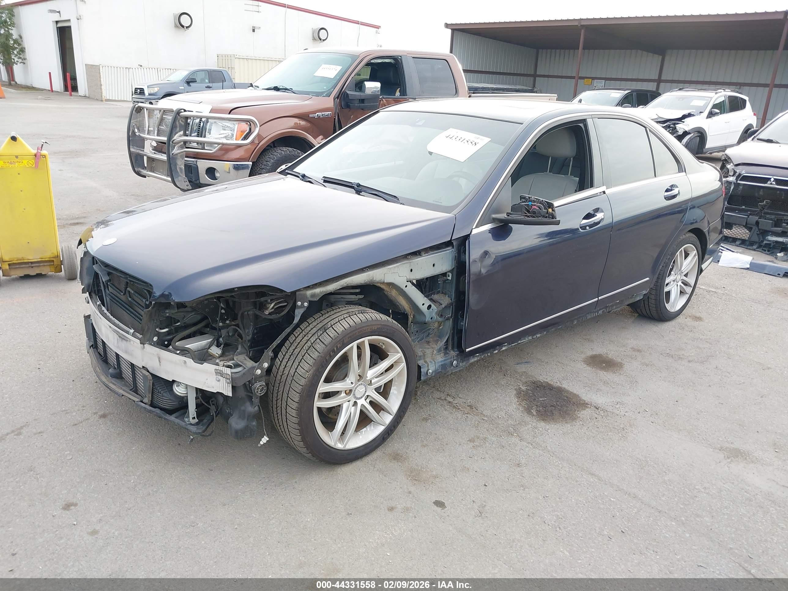 MERCEDES-BENZ C image 2