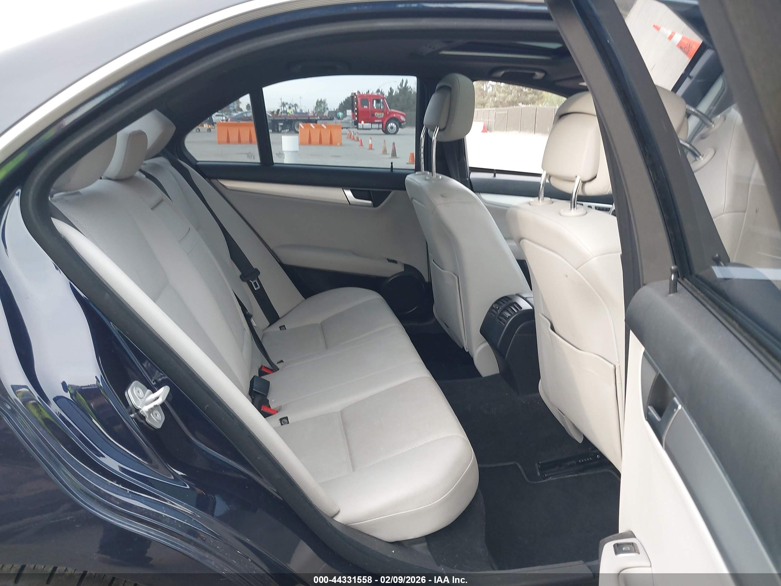 MERCEDES-BENZ C image 8