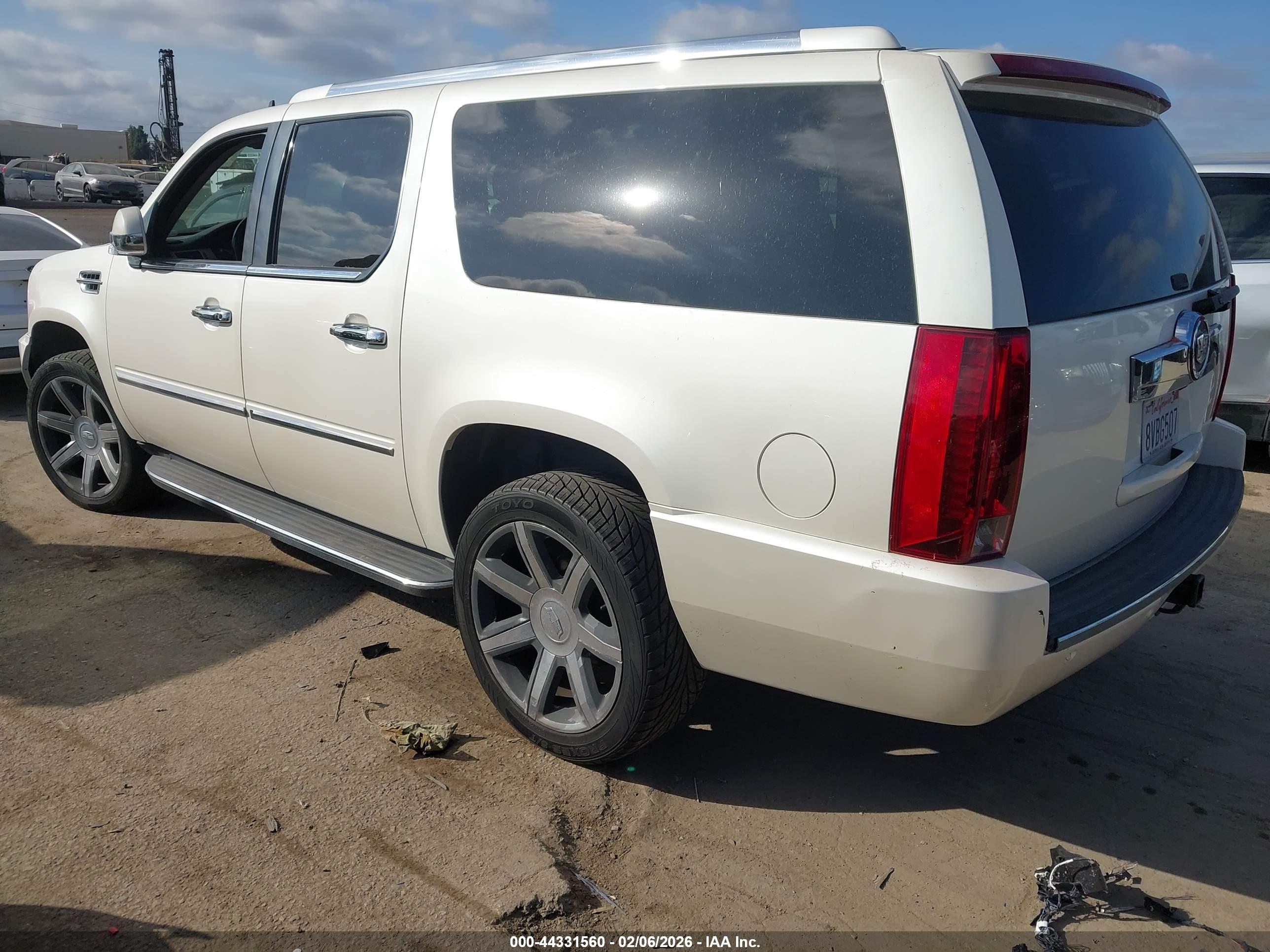 CADILLAC ESCALADE image 3