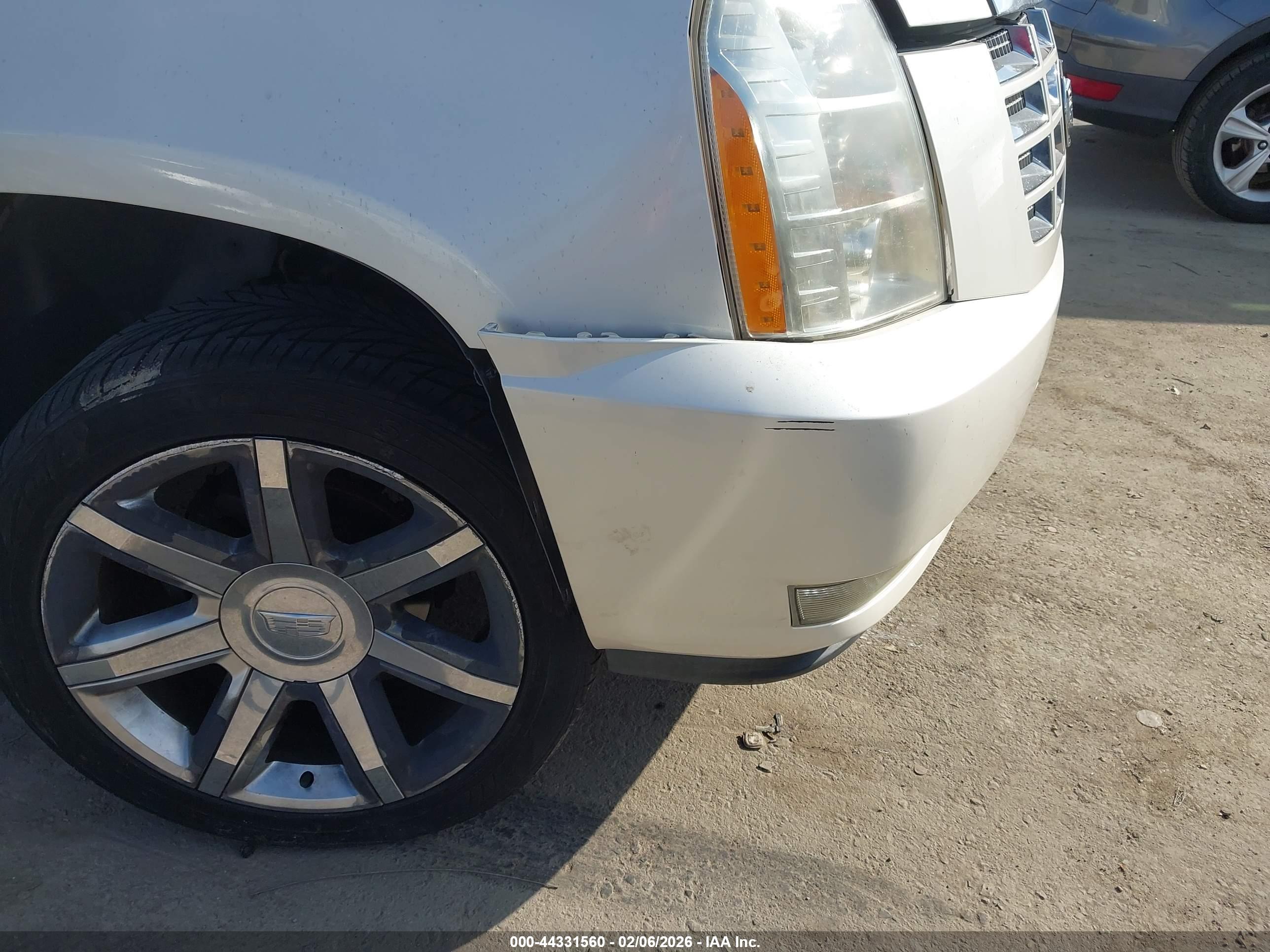 CADILLAC ESCALADE image 6