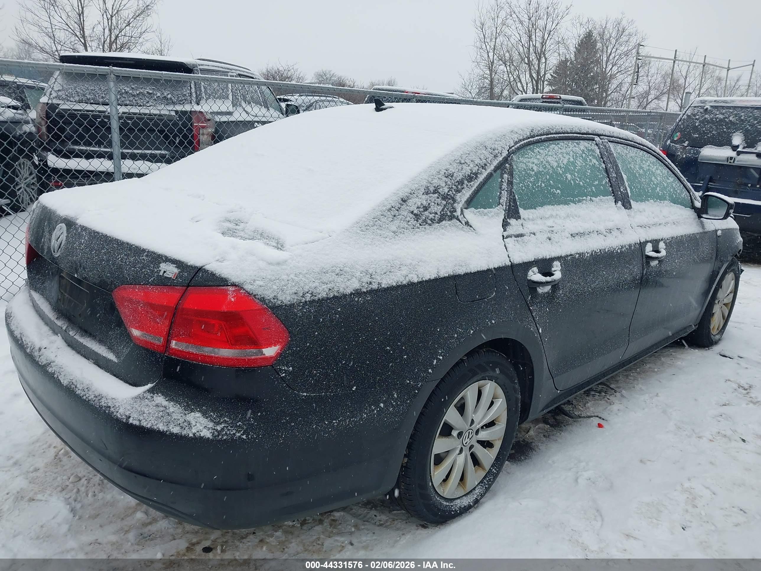 VOLKSWAGEN PASSAT image 4
