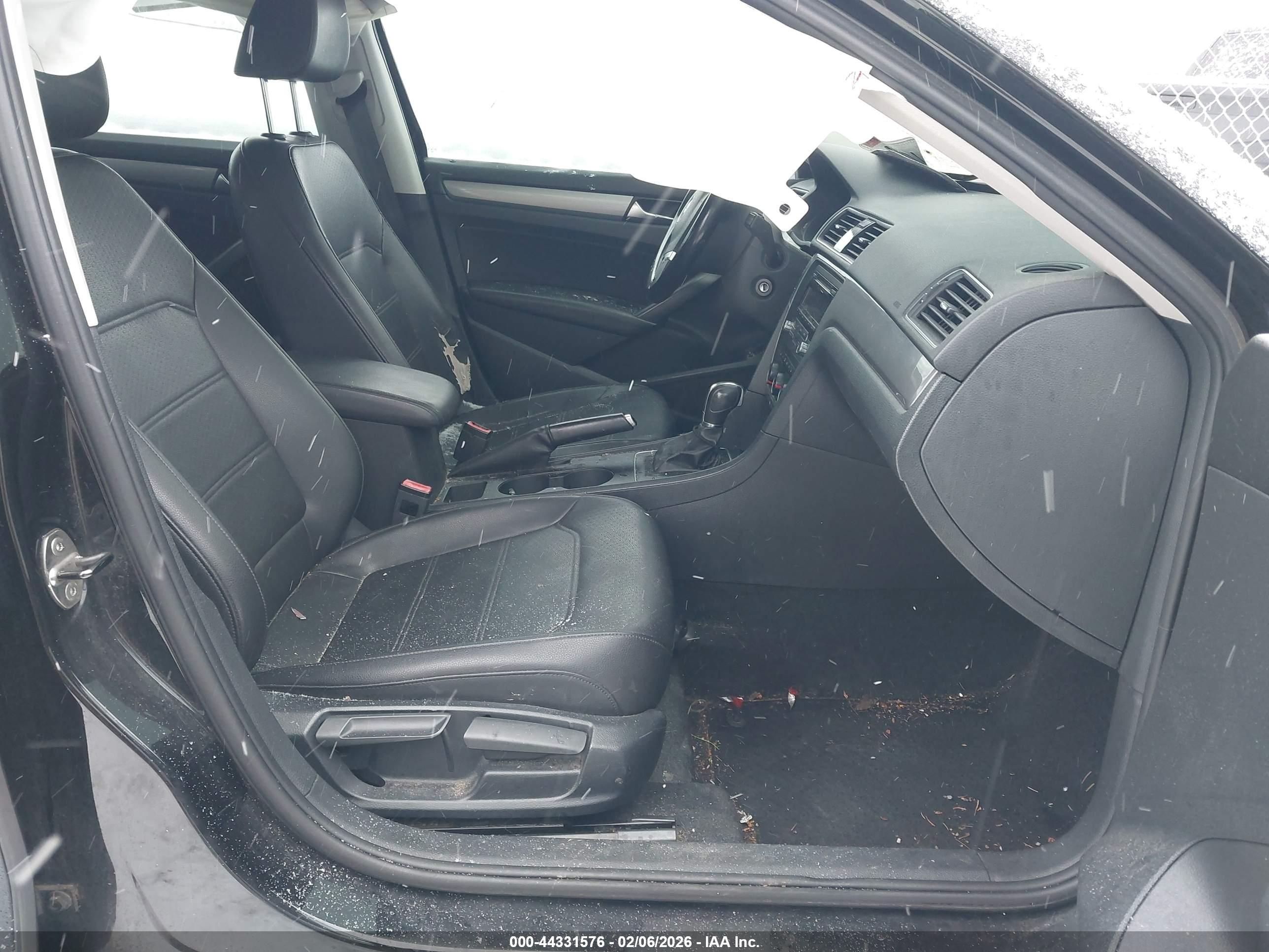 VOLKSWAGEN PASSAT image 5