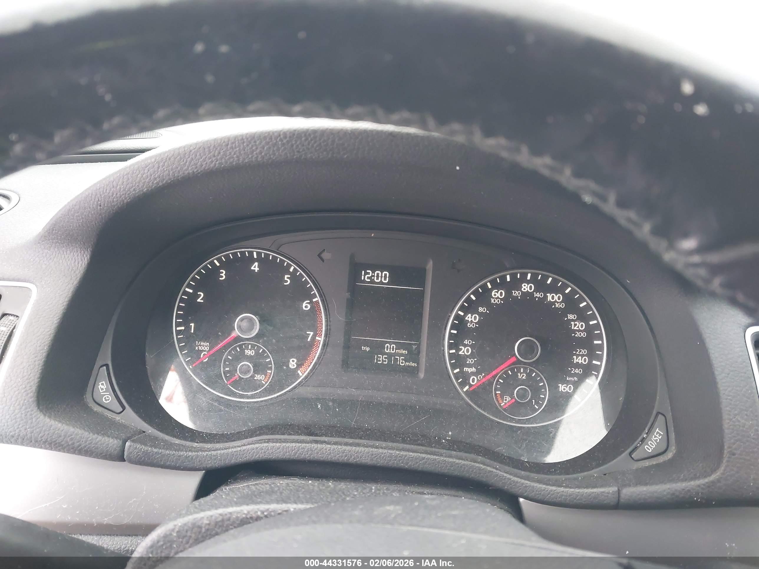 VOLKSWAGEN PASSAT image 7