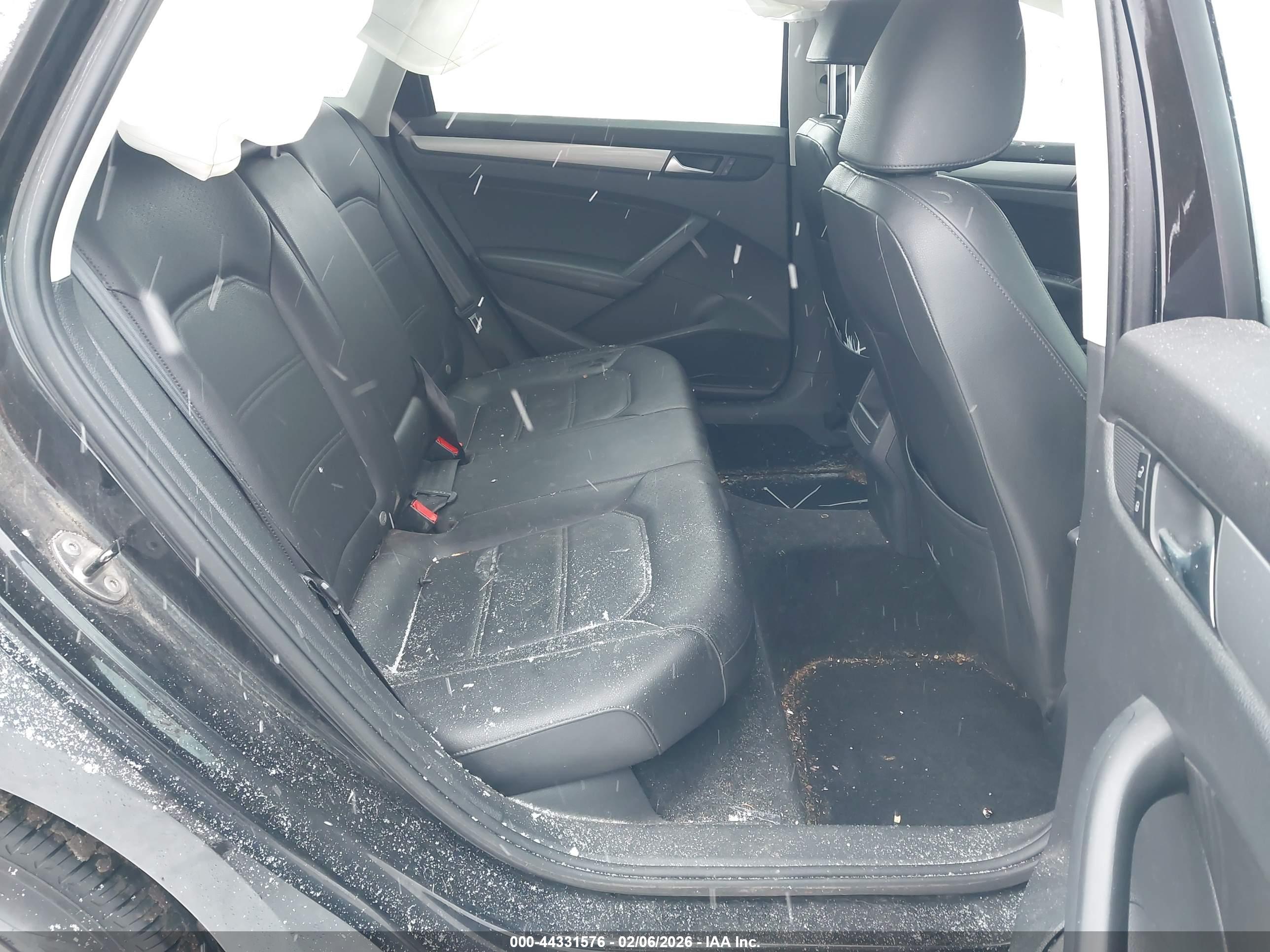 VOLKSWAGEN PASSAT image 8