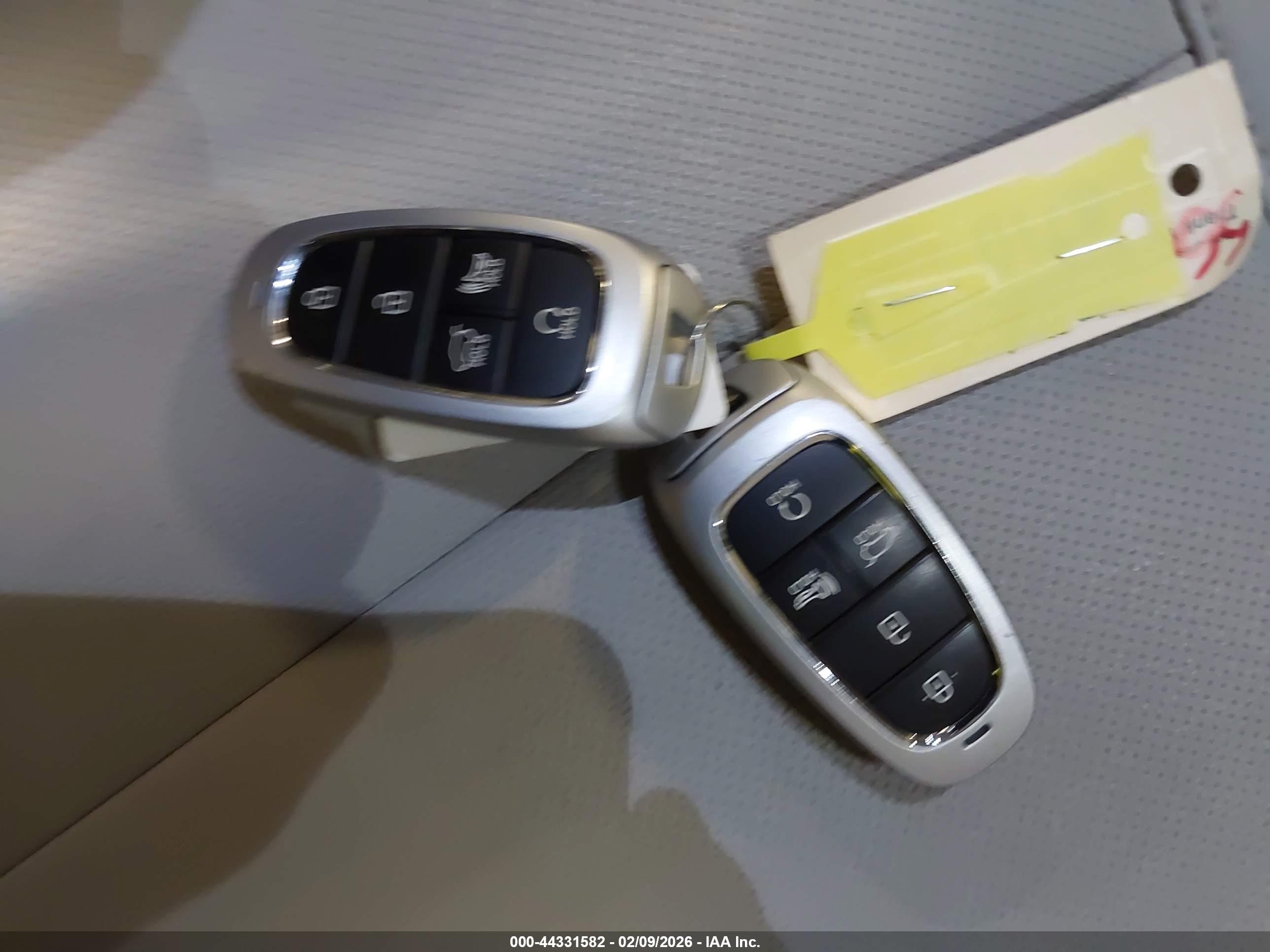HYUNDAI TUCSON image 11