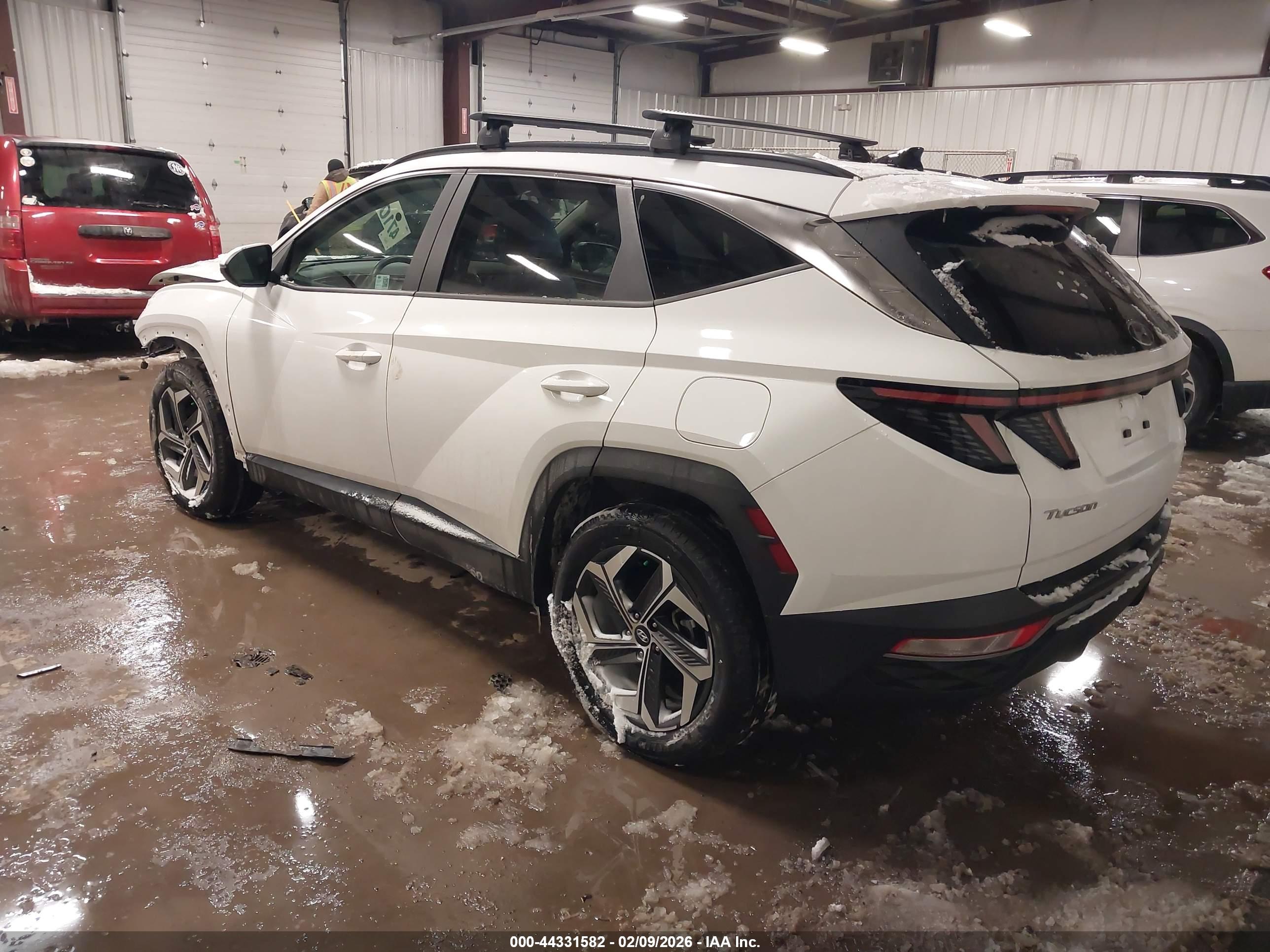 HYUNDAI TUCSON image 3