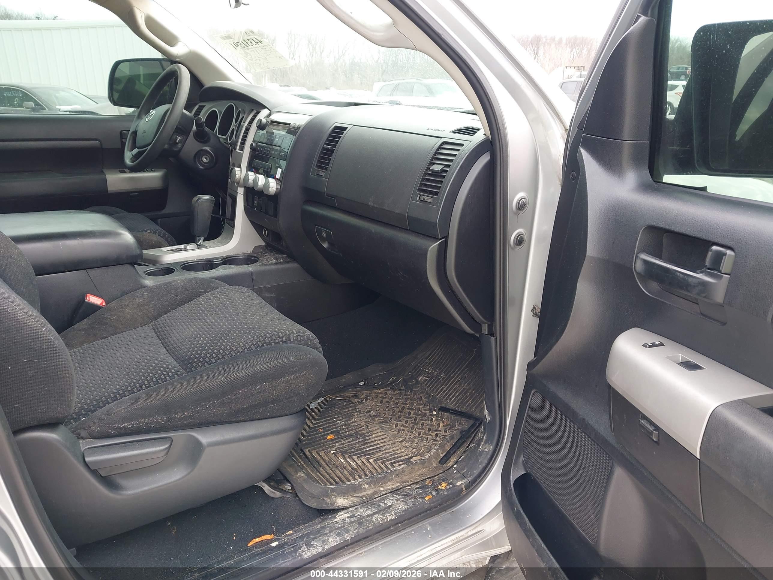 TOYOTA TUNDRA image 5