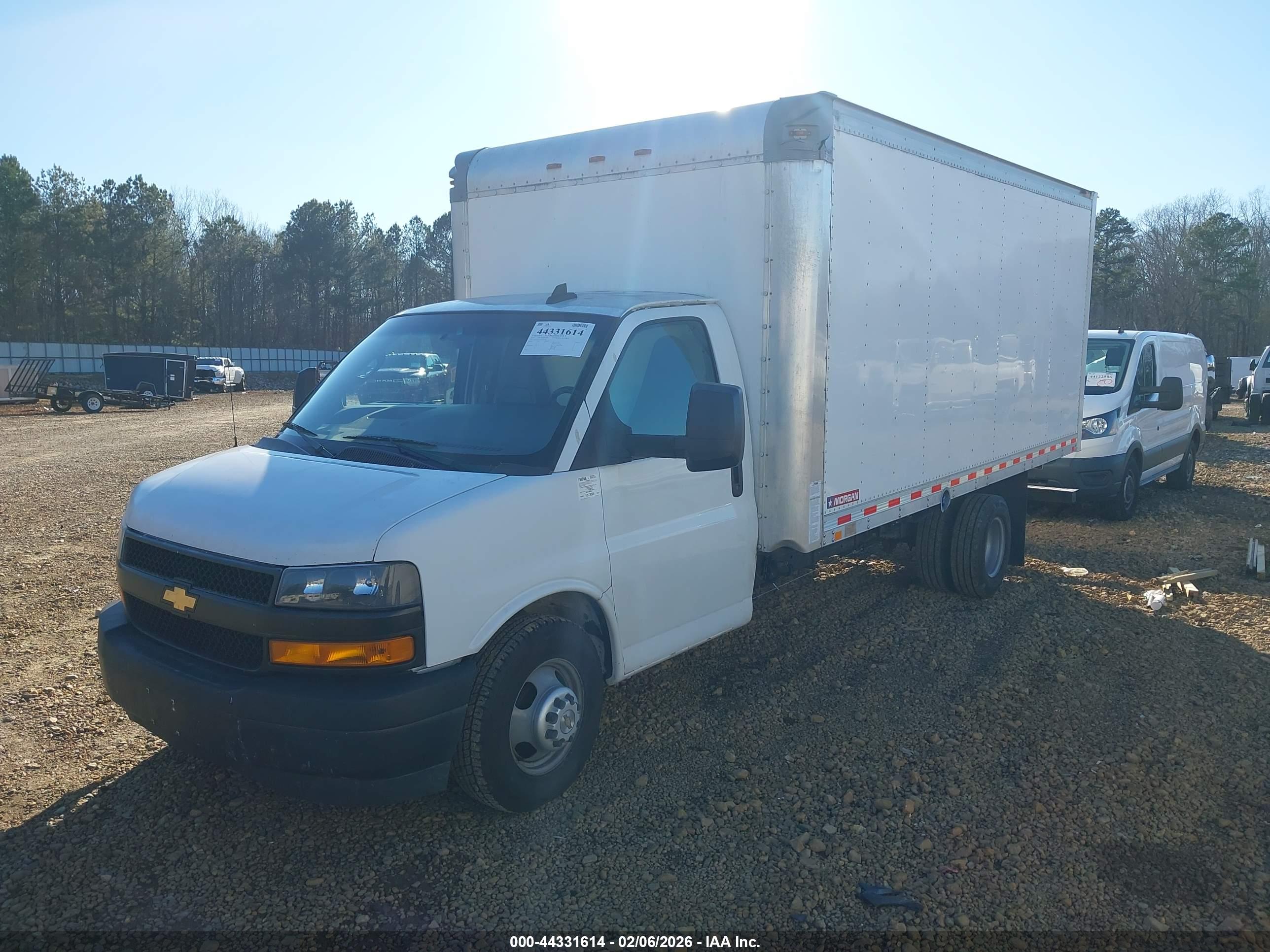CHEVROLET EXPRESS image 2