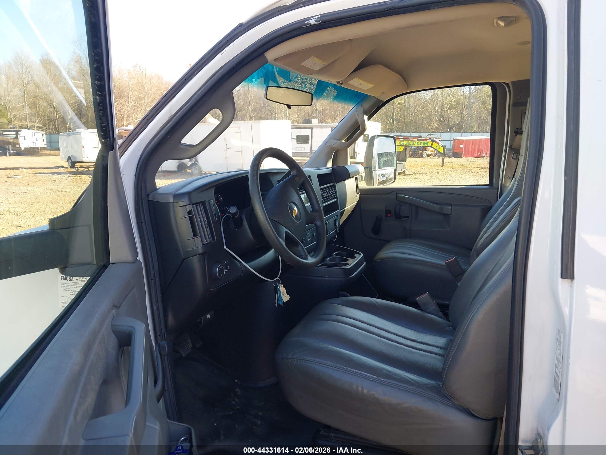 CHEVROLET EXPRESS image 7