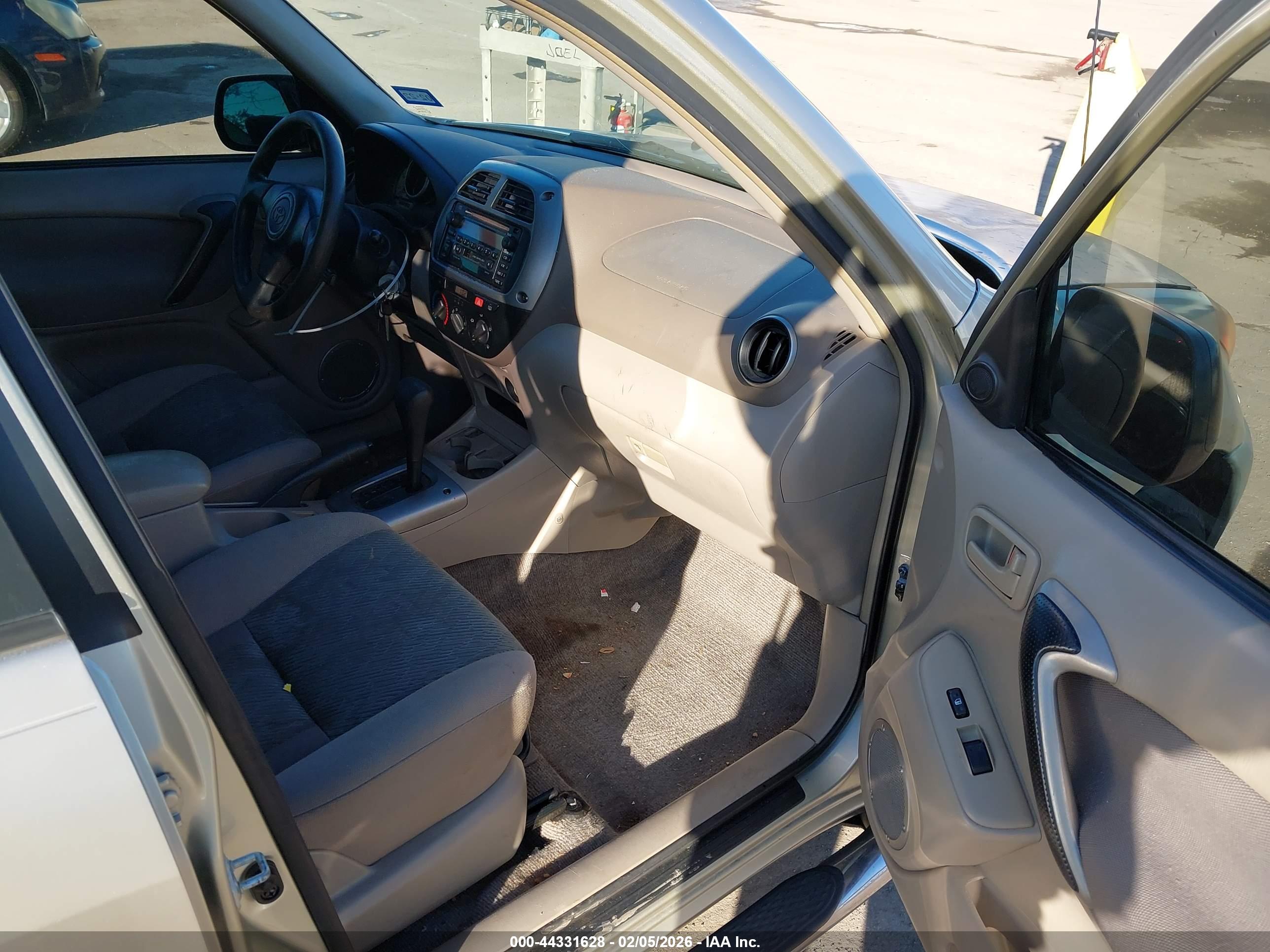TOYOTA RAV4 image 5