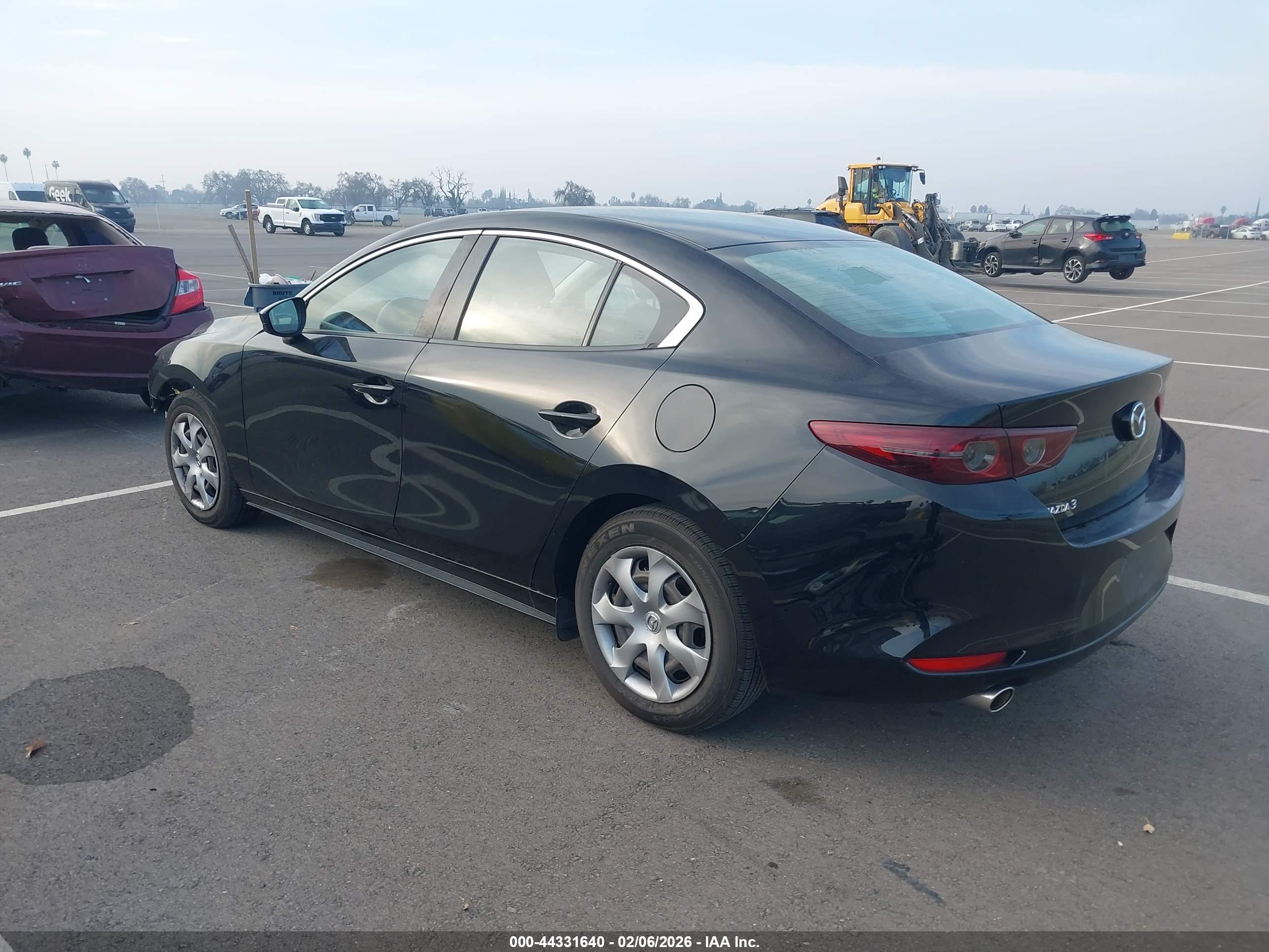 MAZDA MAZDA3 image 3
