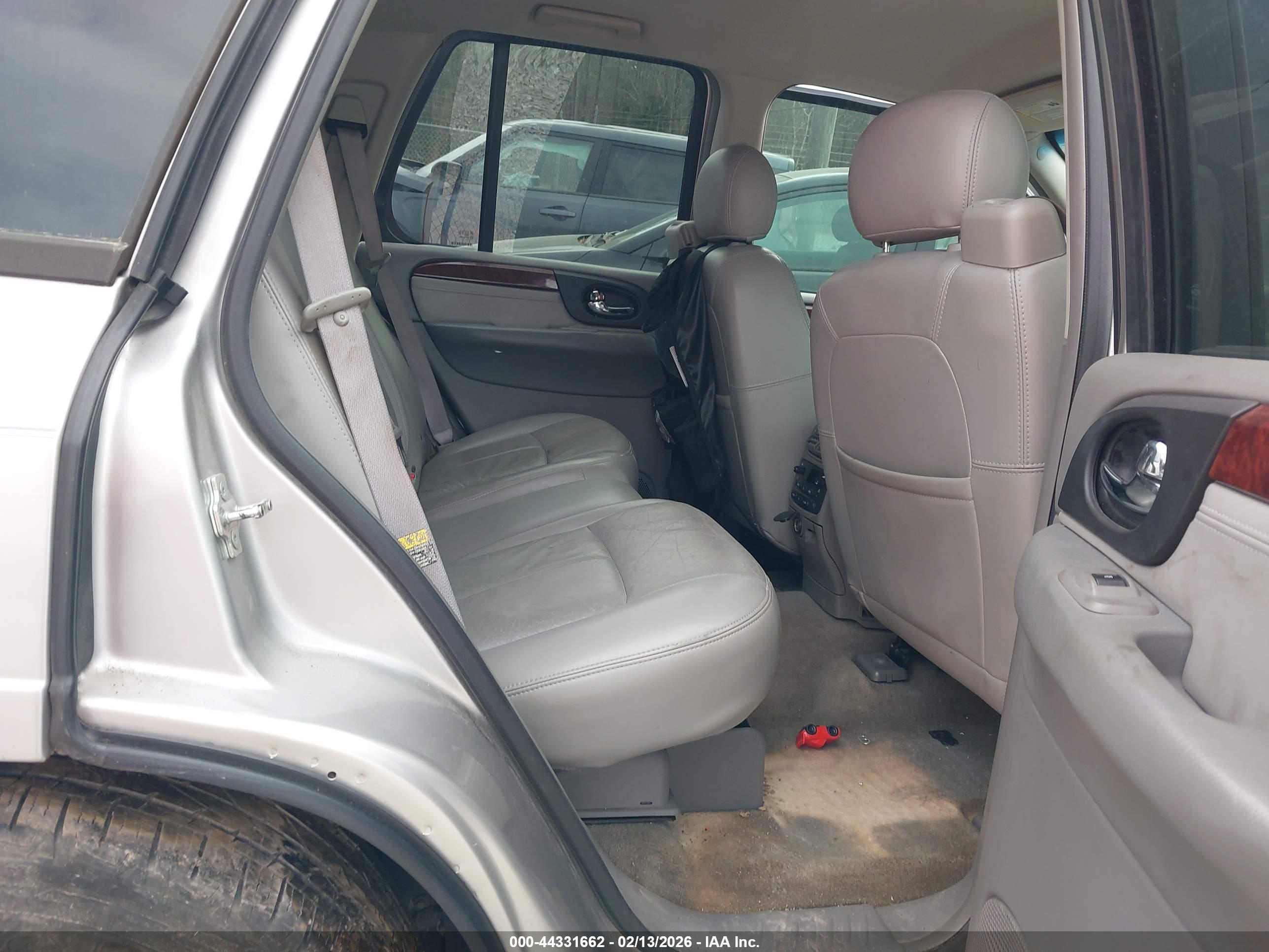 GMC ENVOY image 8