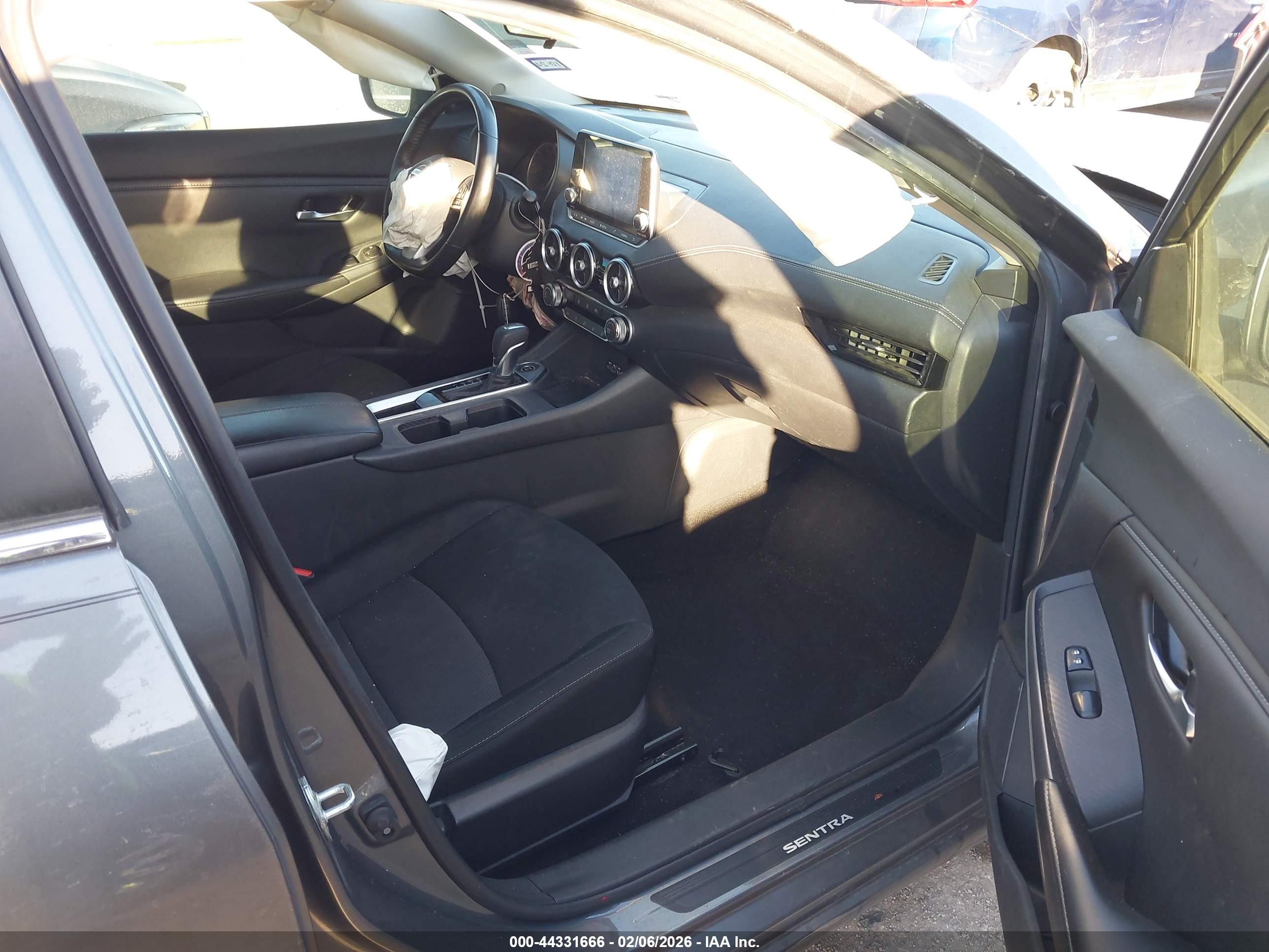 NISSAN SENTRA image 5