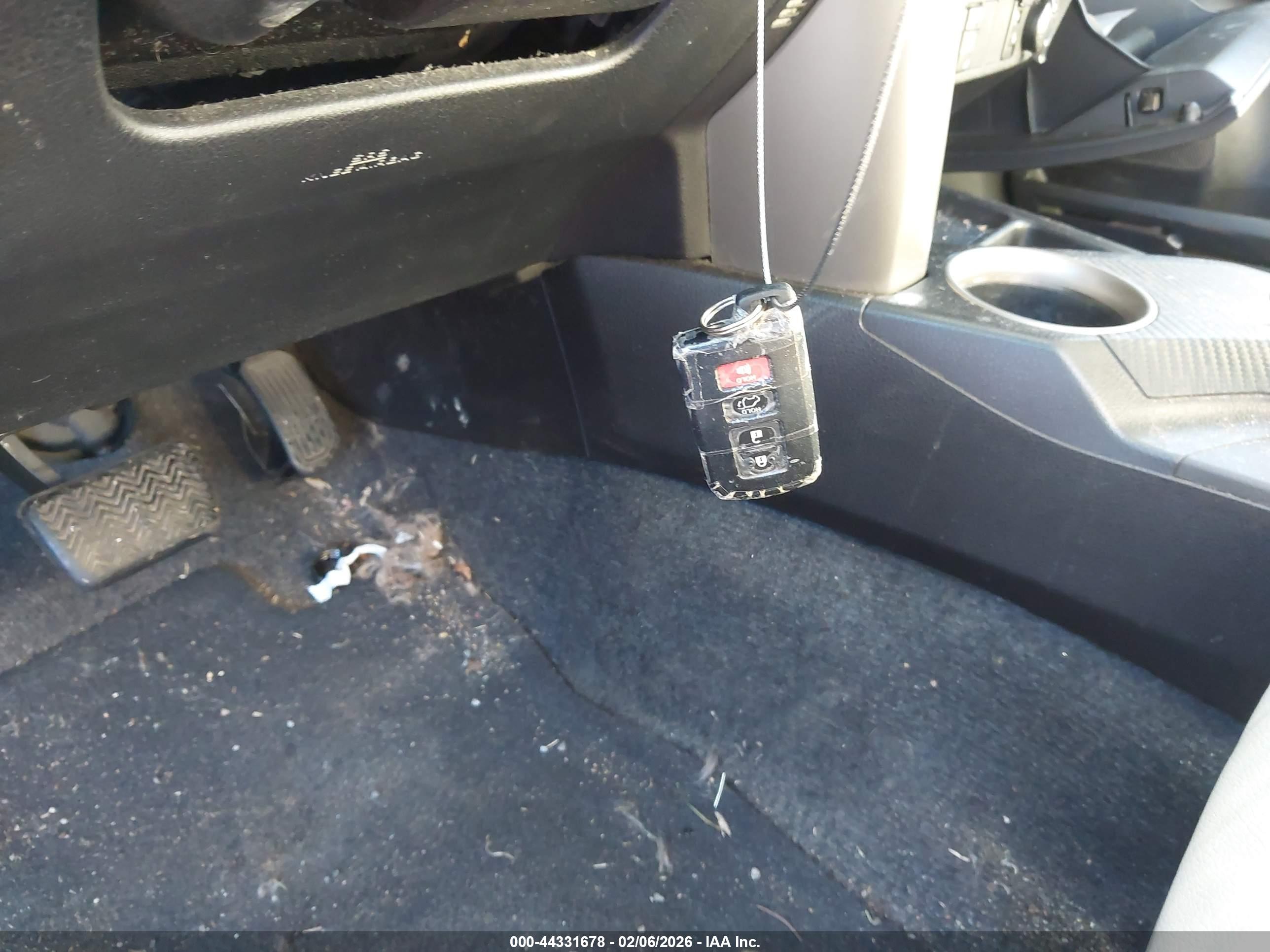 TOYOTA RAV4 image 11