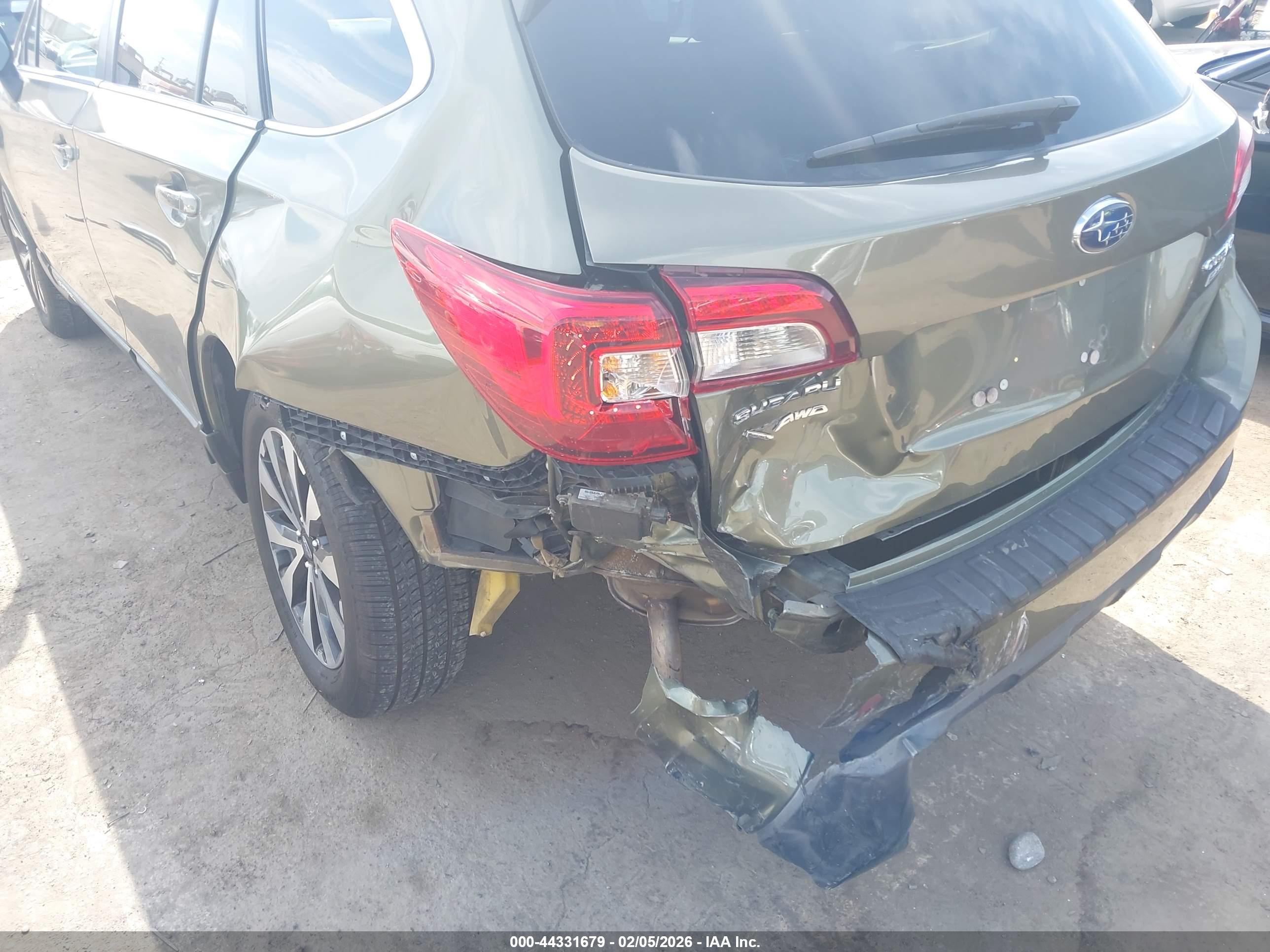 SUBARU OUTBACK image 6