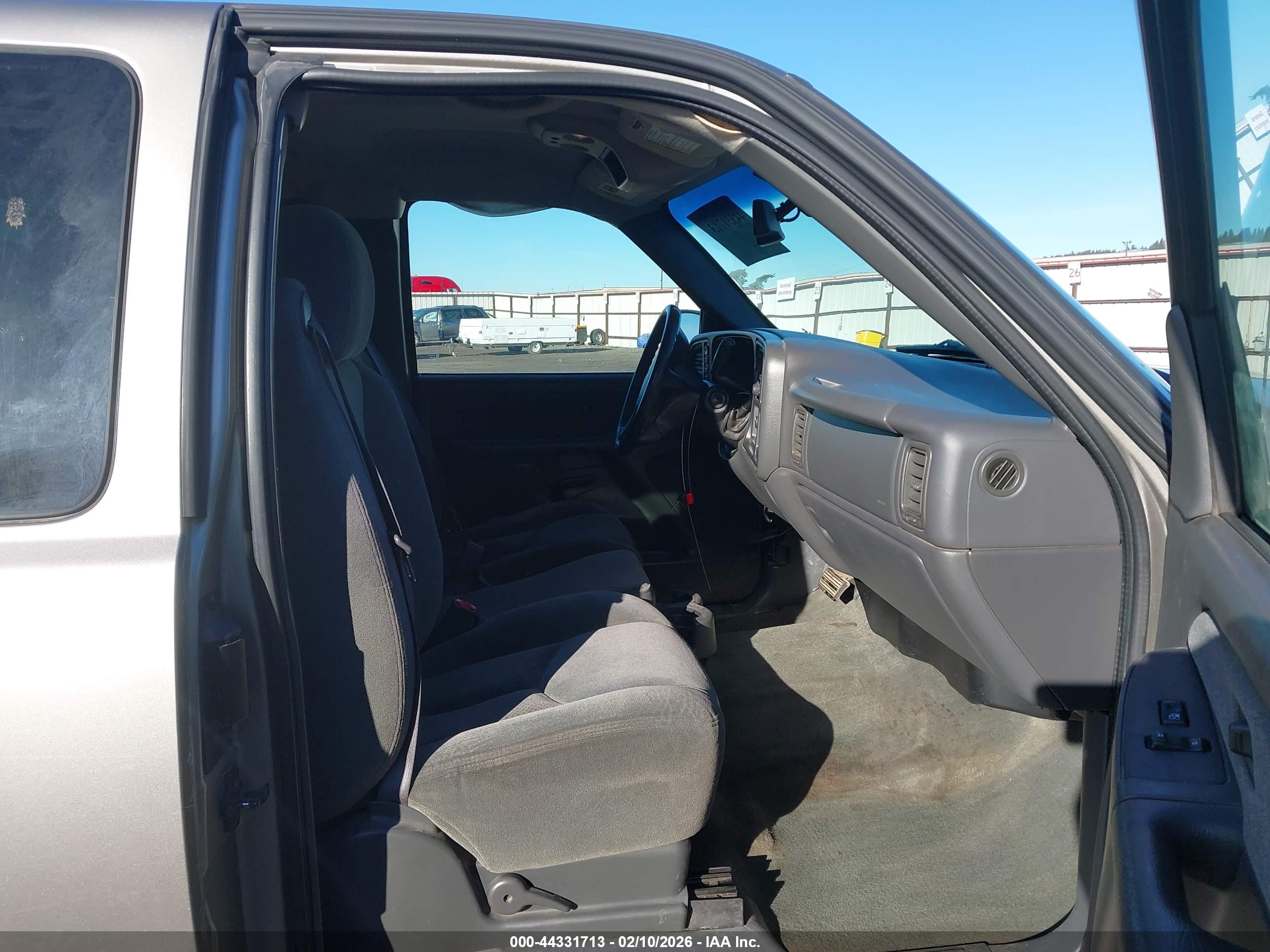 CHEVROLET SILVERADO image 5