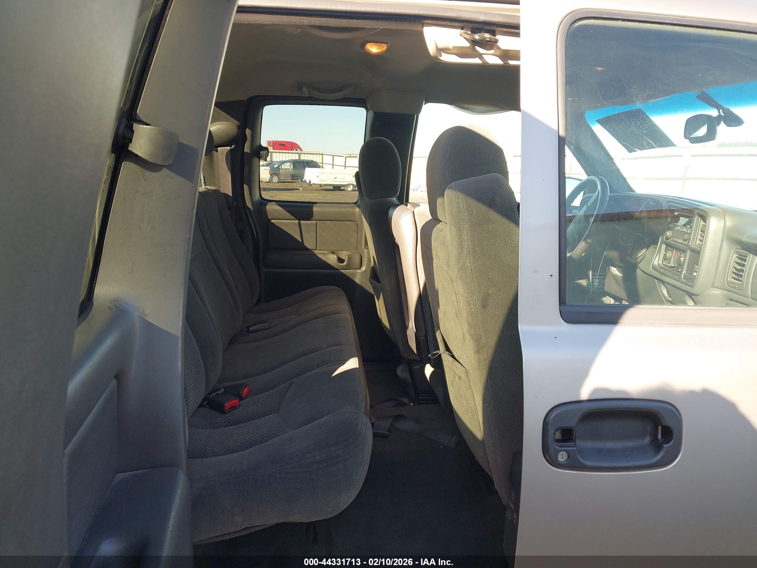 CHEVROLET SILVERADO image 8