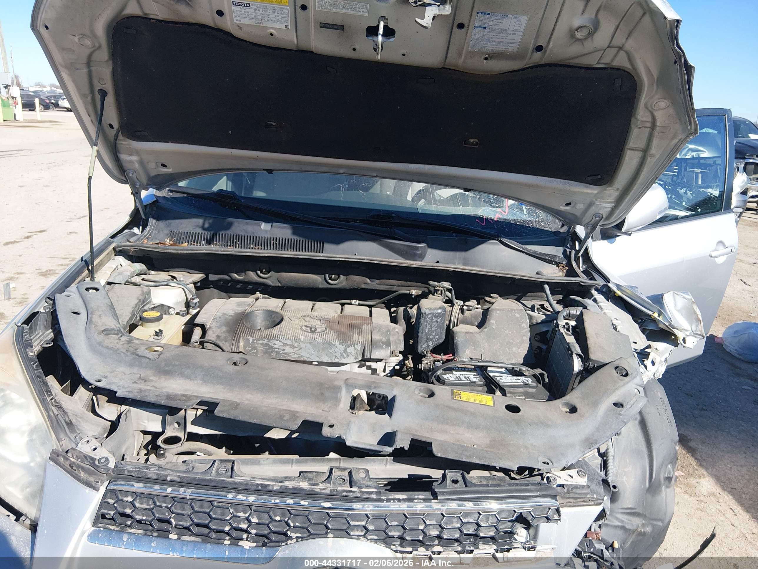 TOYOTA RAV4 image 10