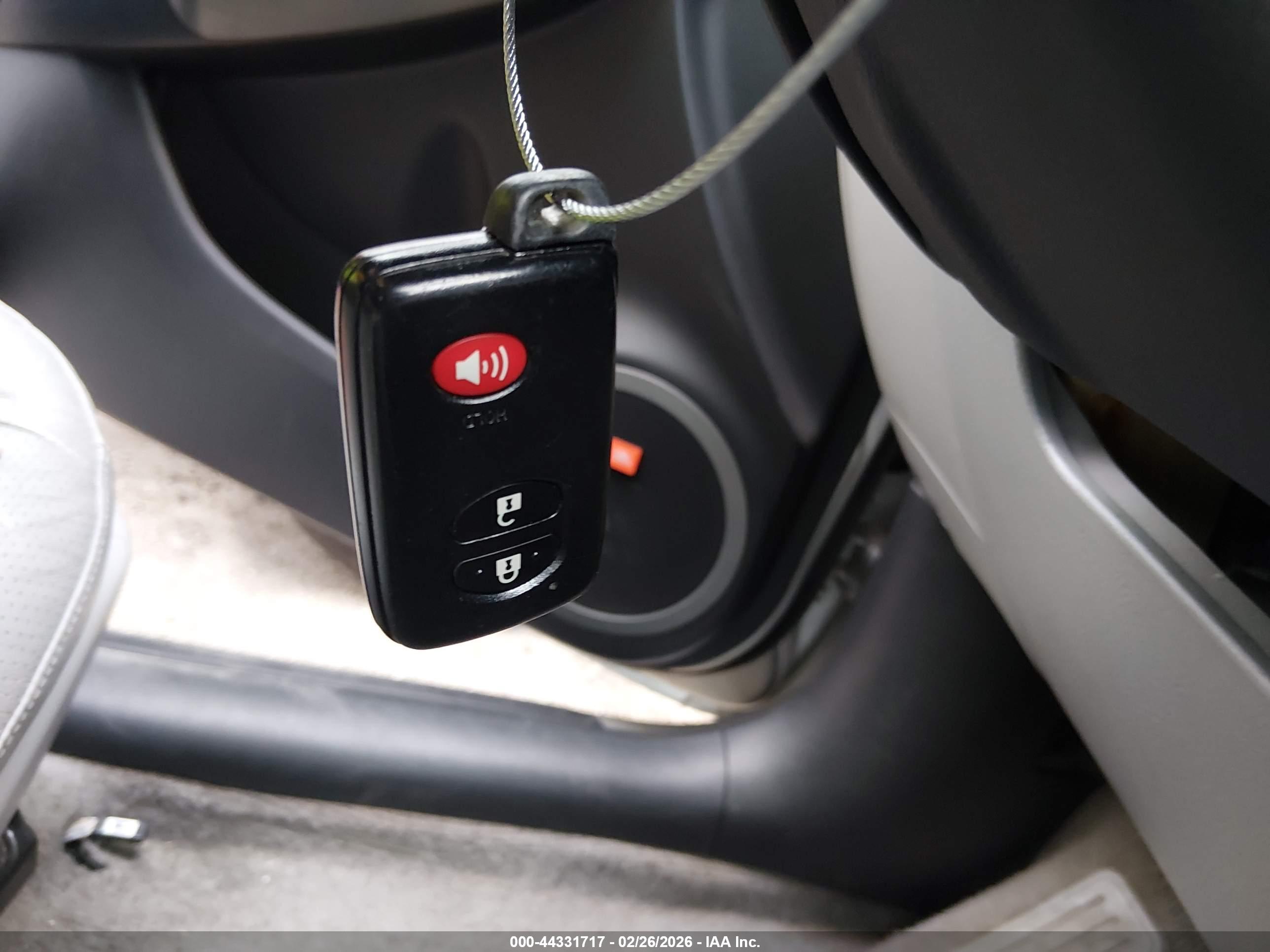 TOYOTA RAV4 image 11