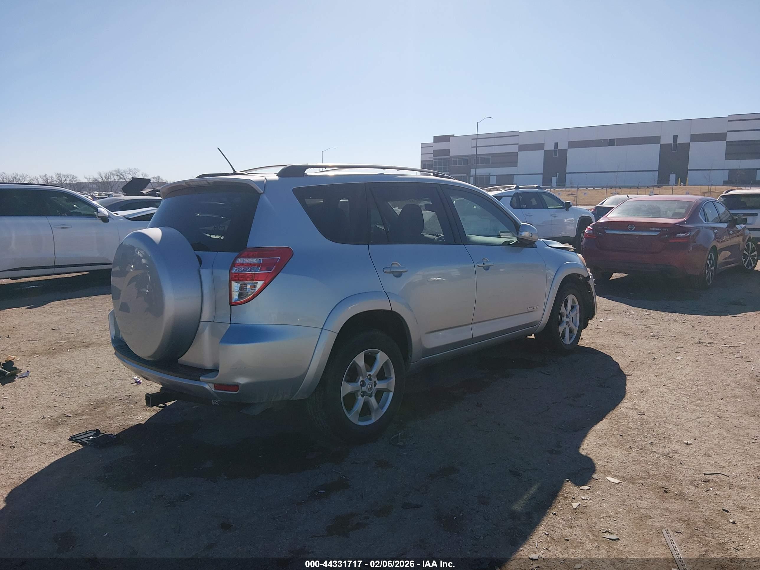 TOYOTA RAV4 image 4