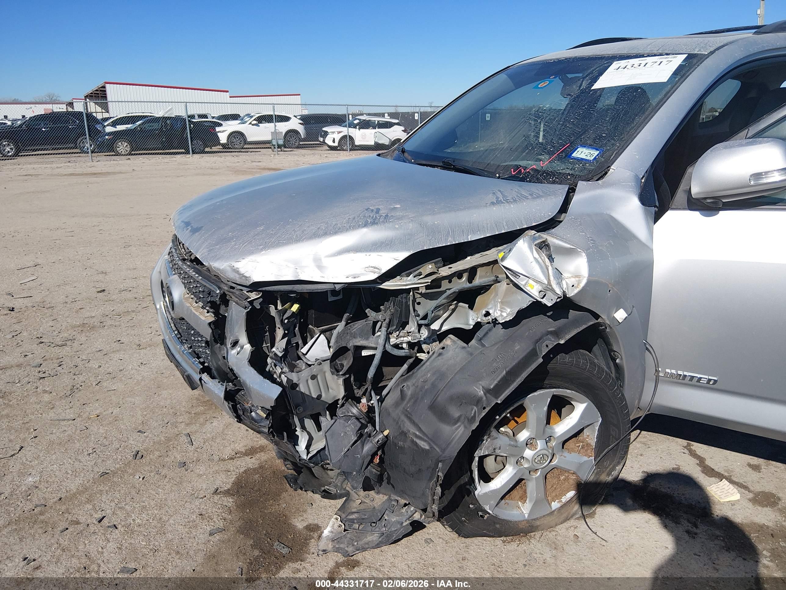 TOYOTA RAV4 image 6